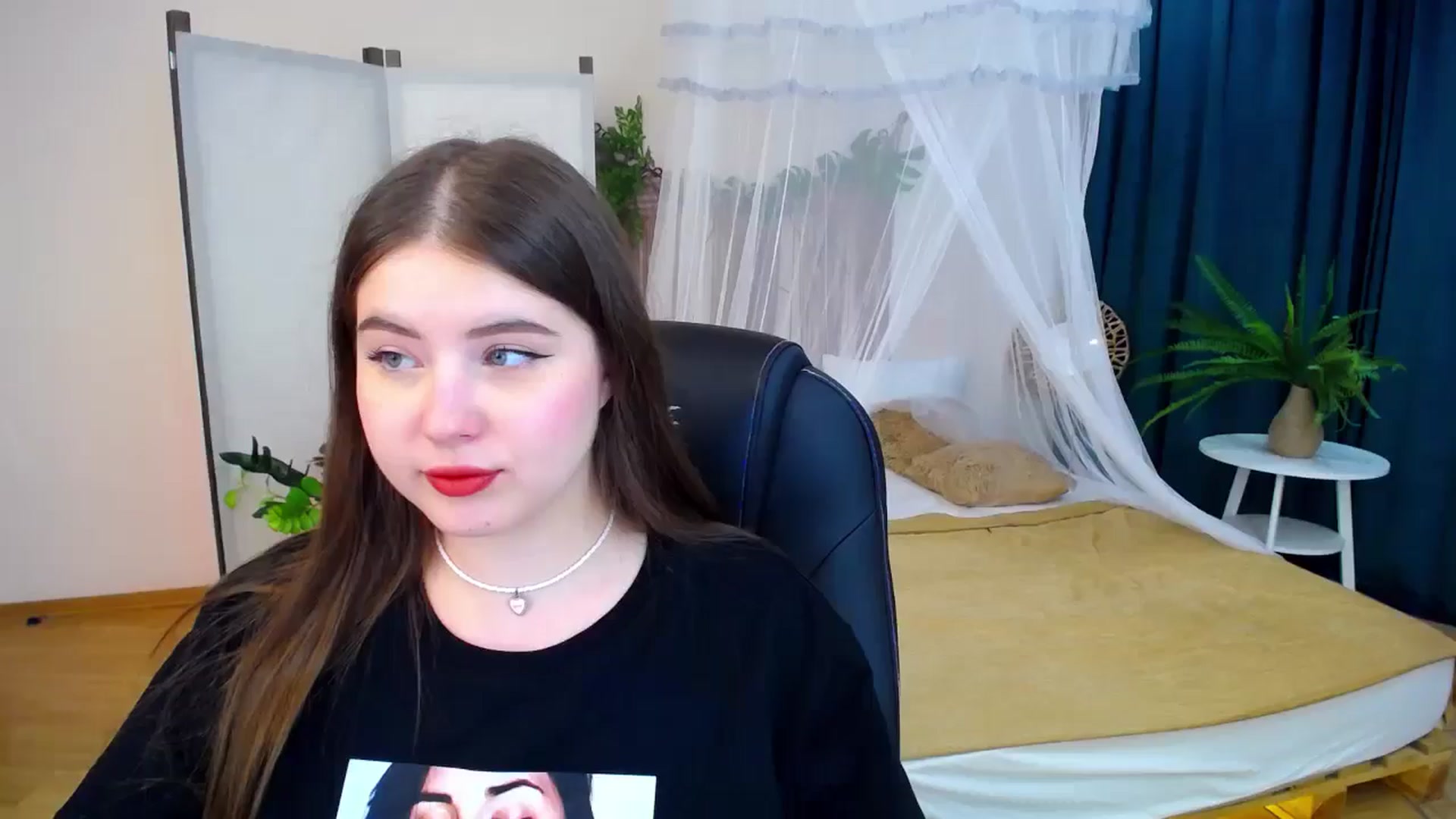 Gallery image thumbnail from AdmireMyEyes's myfreecams stream on, 09/08/2024, 18:52 image 2 of 20
