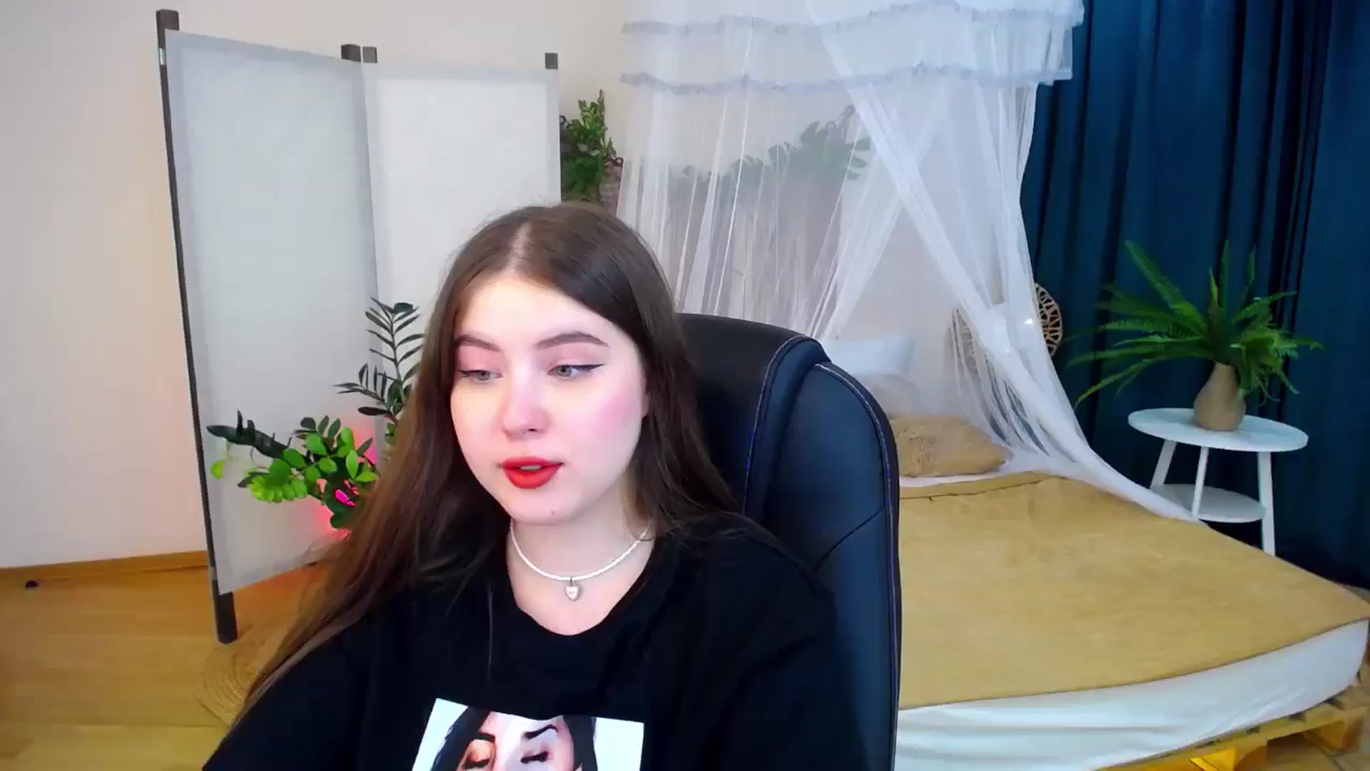 Gallery image thumbnail from AdmireMyEyes's myfreecams stream on, 09/08/2024, 18:52 image 18 of 20