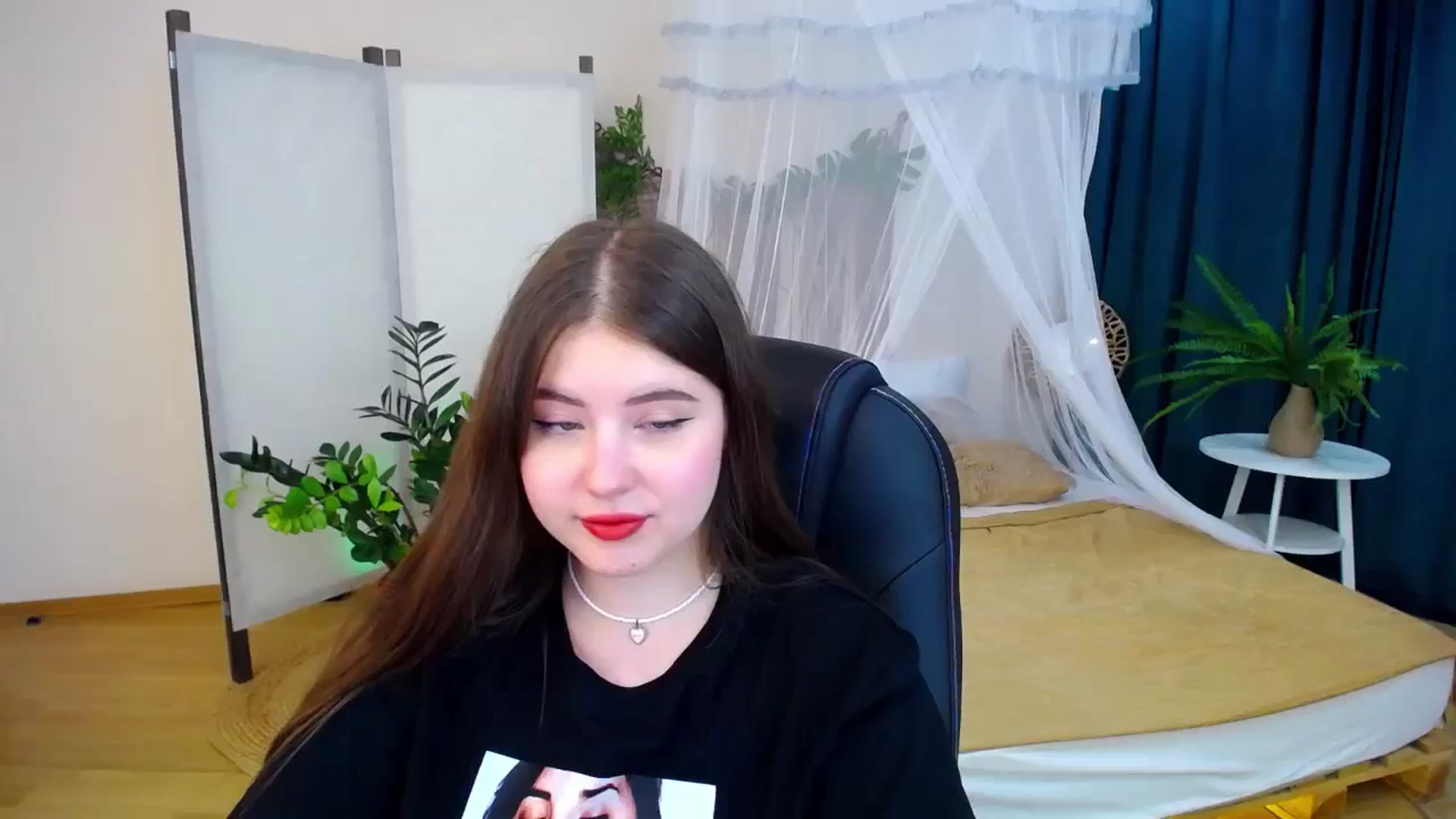 Gallery image thumbnail from AdmireMyEyes's myfreecams stream on, 09/08/2024, 18:52 image 19 of 20