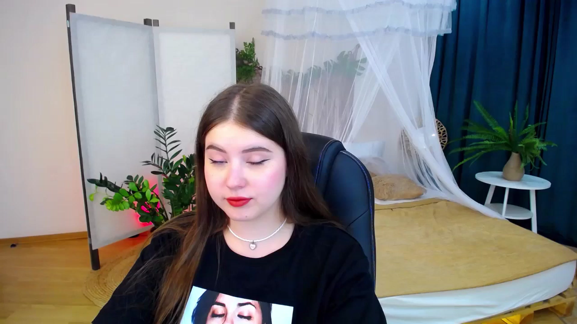 Gallery image thumbnail from AdmireMyEyes's myfreecams stream on, 09/08/2024, 18:52 image 3 of 20