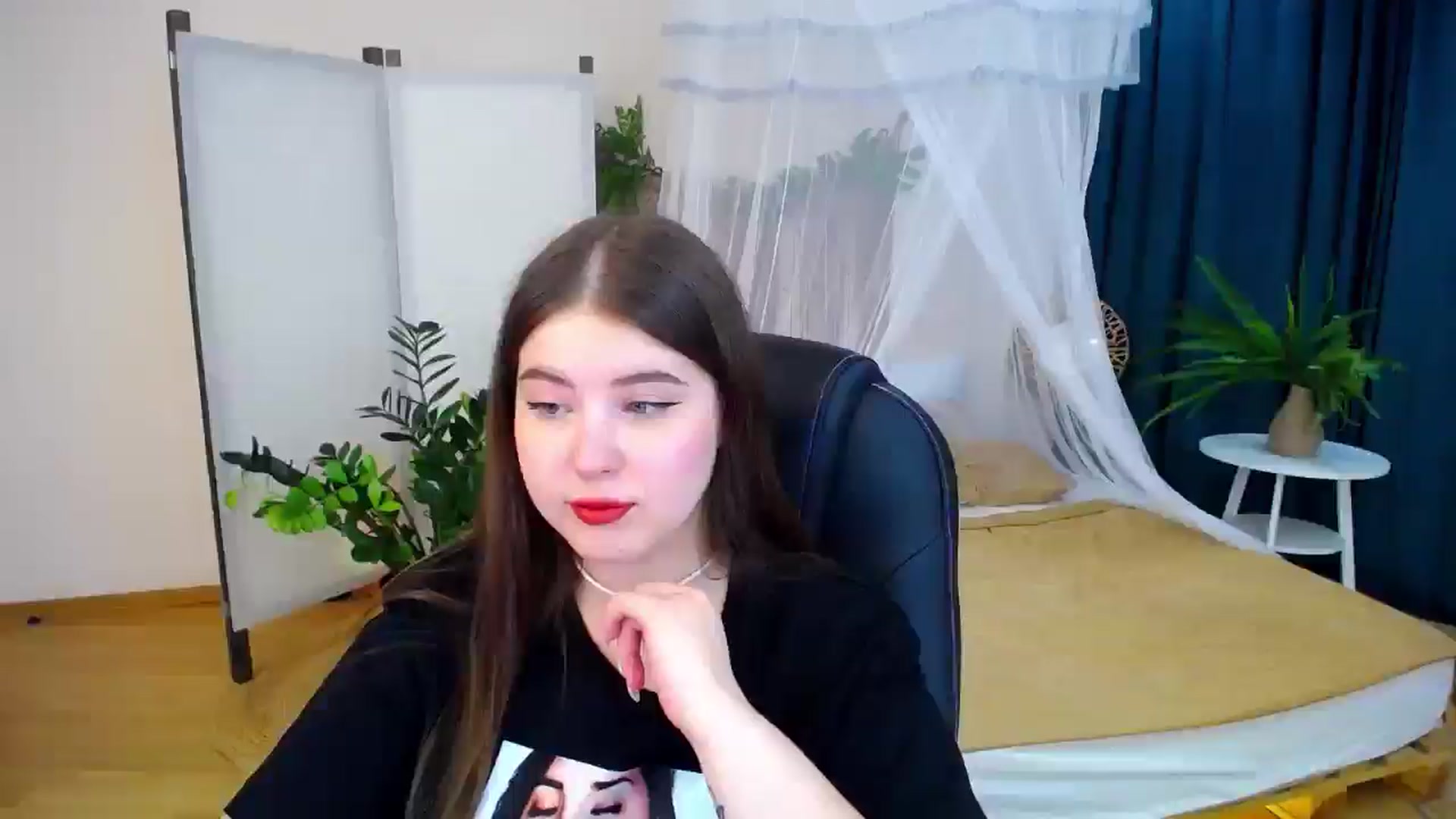 Gallery image thumbnail from AdmireMyEyes's myfreecams stream on, 09/08/2024, 18:52 image 10 of 20
