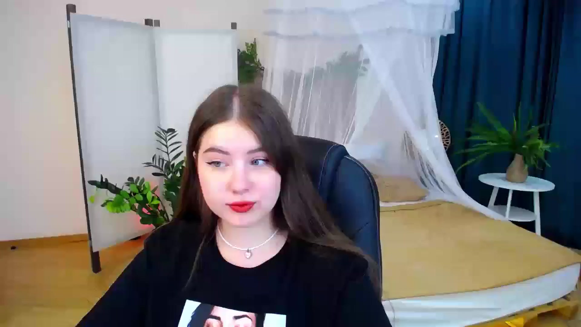 Gallery image thumbnail from AdmireMyEyes's myfreecams stream on, 09/08/2024, 19:13 image 15 of 20