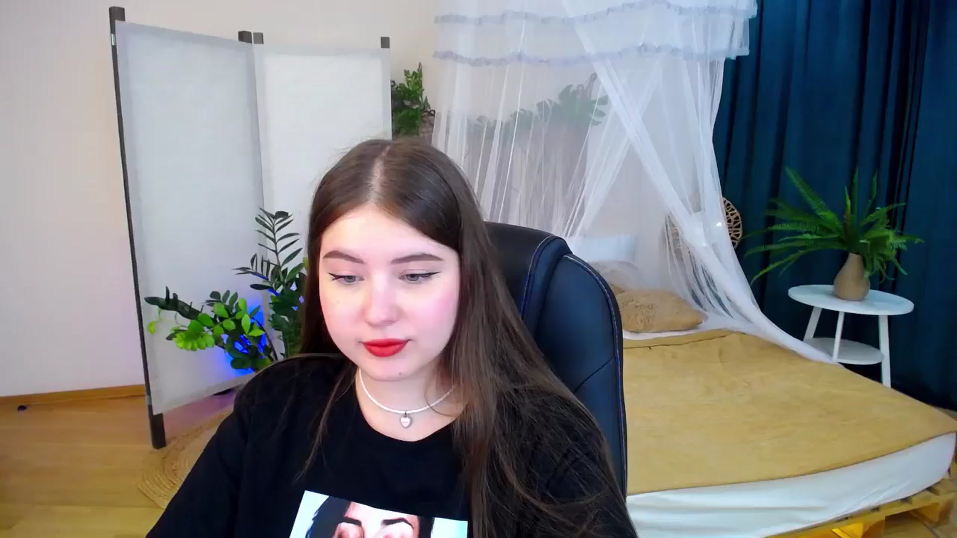 Gallery image thumbnail from AdmireMyEyes's myfreecams stream on, 09/08/2024, 19:13 image 12 of 20