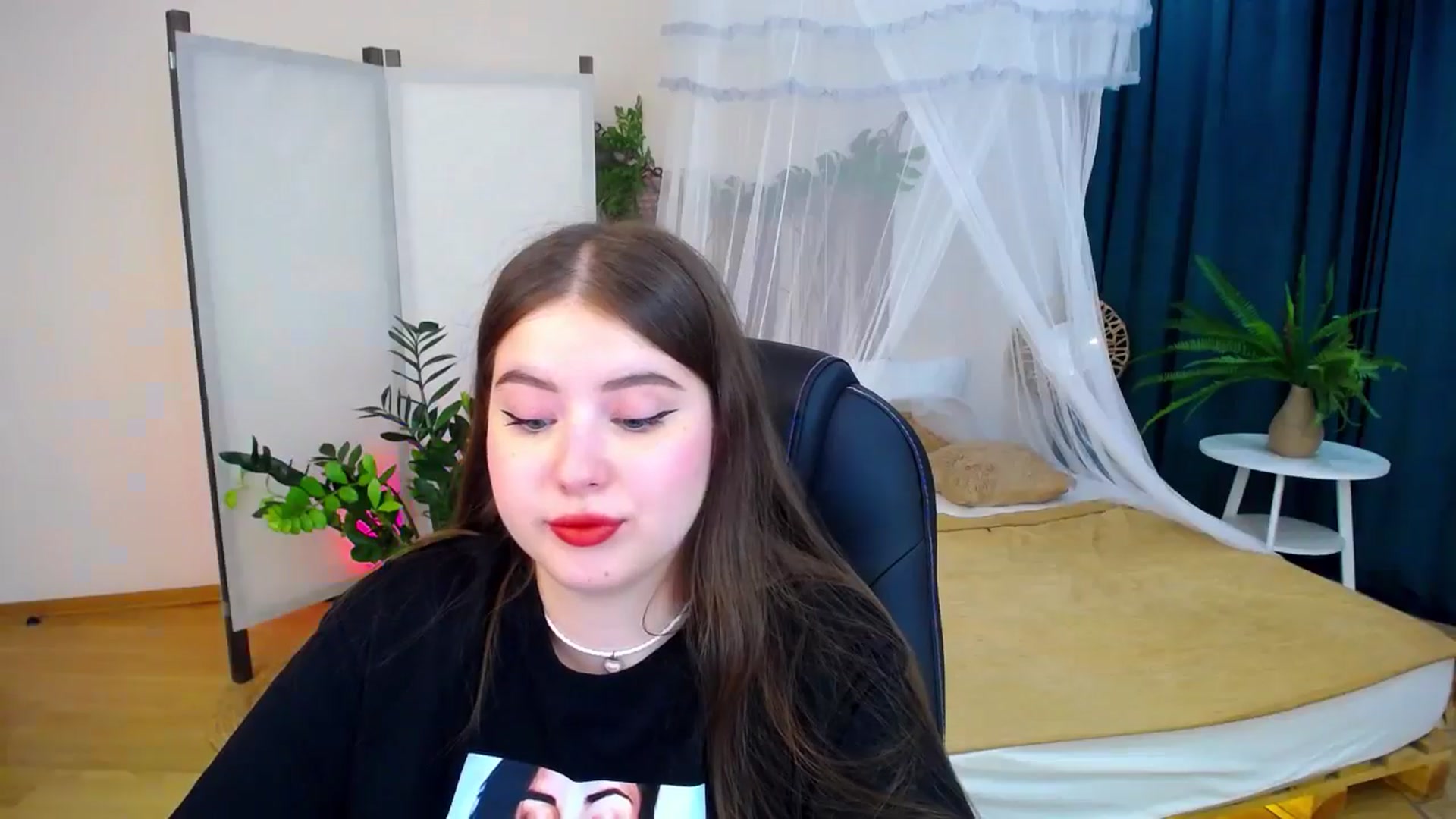 Gallery image thumbnail from AdmireMyEyes's myfreecams stream on, 09/08/2024, 19:13 image 6 of 20