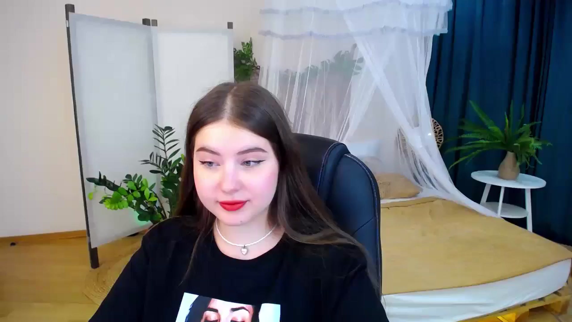 Gallery image thumbnail from AdmireMyEyes's myfreecams stream on, 09/08/2024, 19:13 image 20 of 20