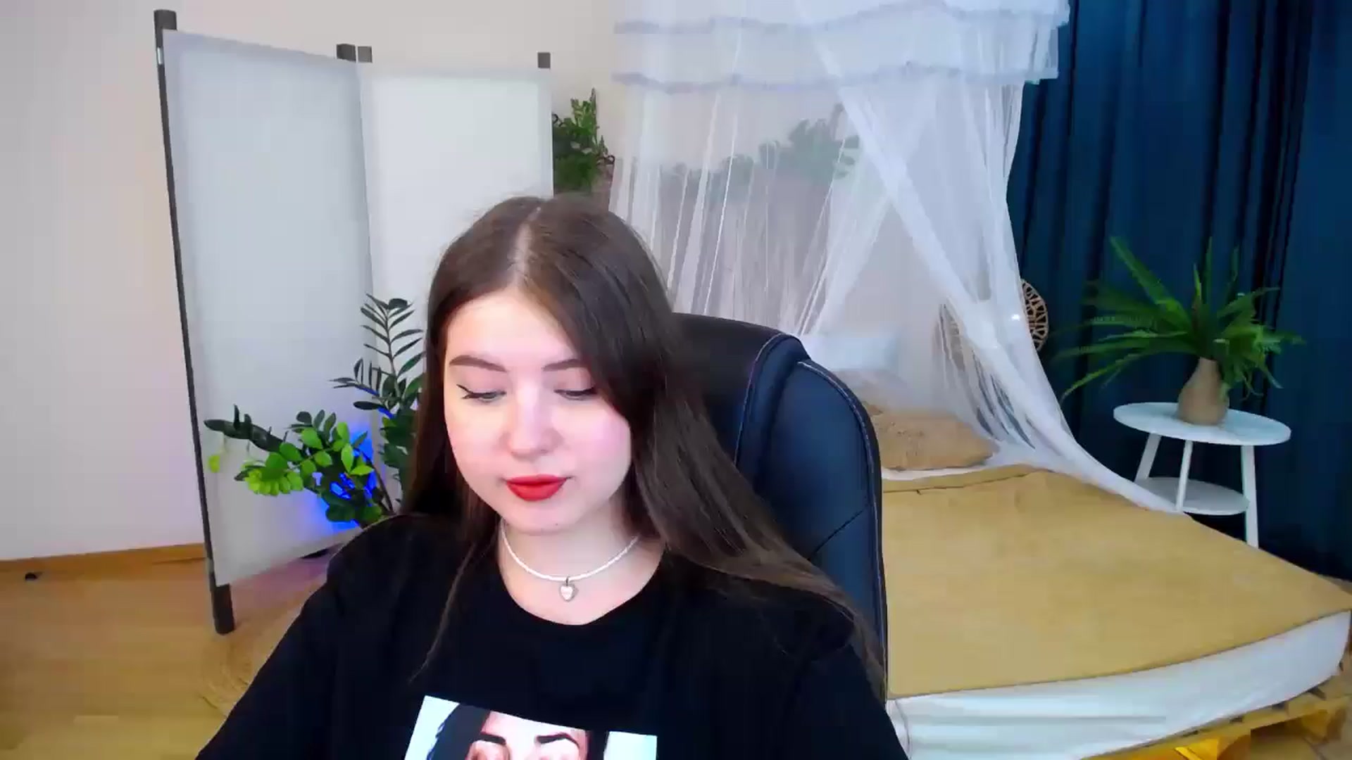 Gallery image thumbnail from AdmireMyEyes's myfreecams stream on, 09/08/2024, 19:13 image 17 of 20