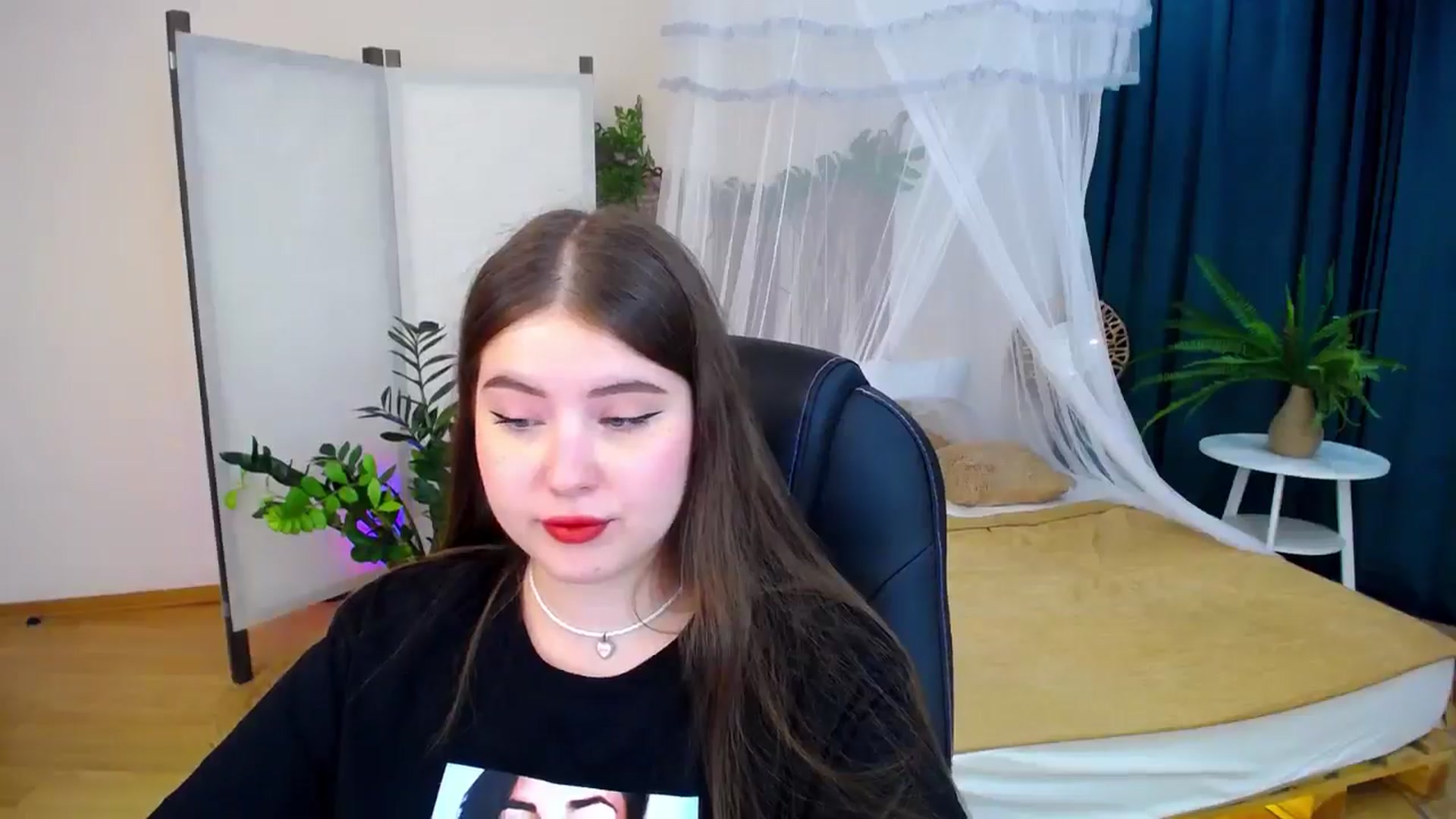 Gallery image thumbnail from AdmireMyEyes's myfreecams stream on, 09/08/2024, 19:13 image 9 of 20