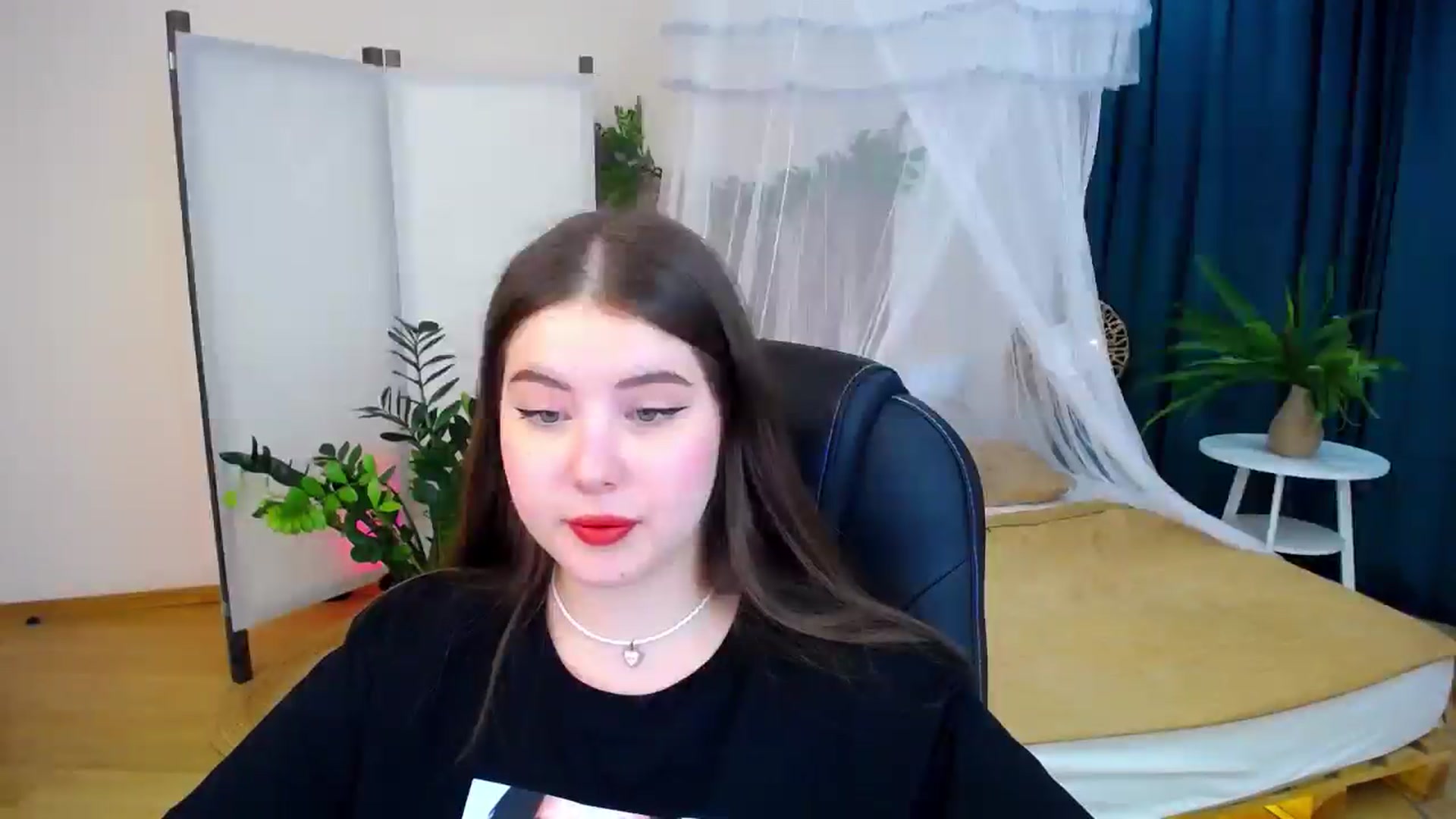 Gallery image thumbnail from AdmireMyEyes's myfreecams stream on, 09/08/2024, 19:13 image 19 of 20