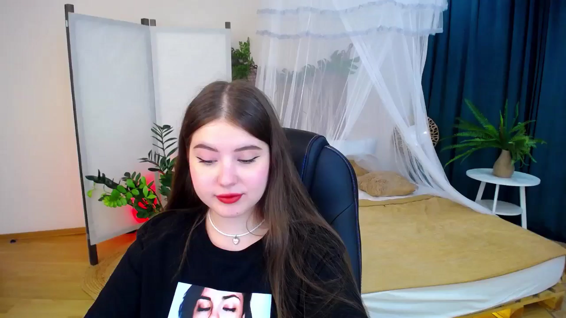Gallery image thumbnail from AdmireMyEyes's myfreecams stream on, 09/08/2024, 19:13 image 3 of 20