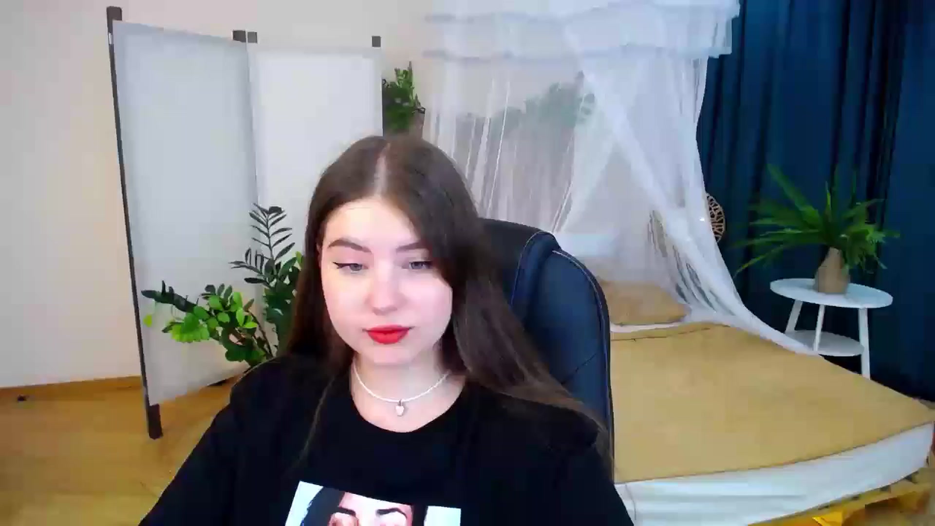 Gallery image thumbnail from AdmireMyEyes's myfreecams stream on, 09/08/2024, 19:13 image 16 of 20