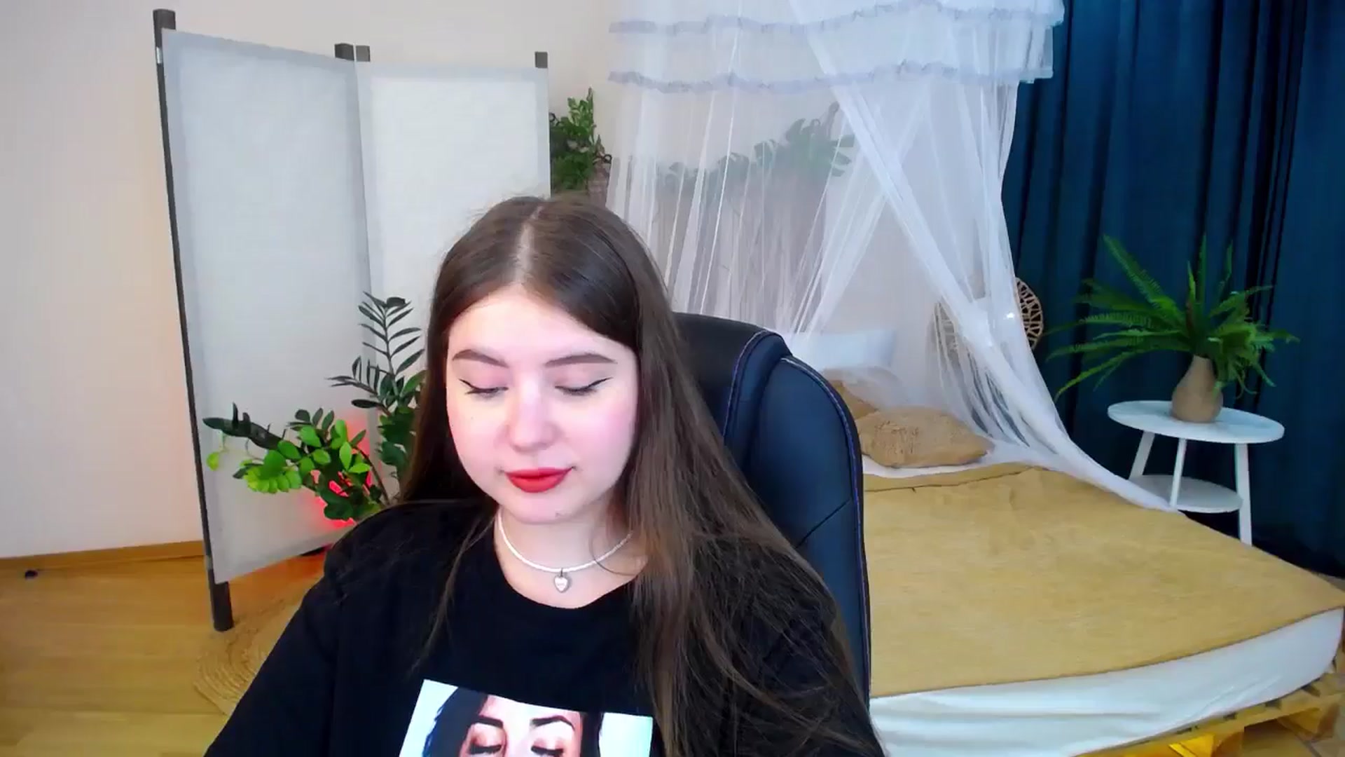 Gallery image thumbnail from AdmireMyEyes's myfreecams stream on, 09/08/2024, 19:13 image 5 of 20