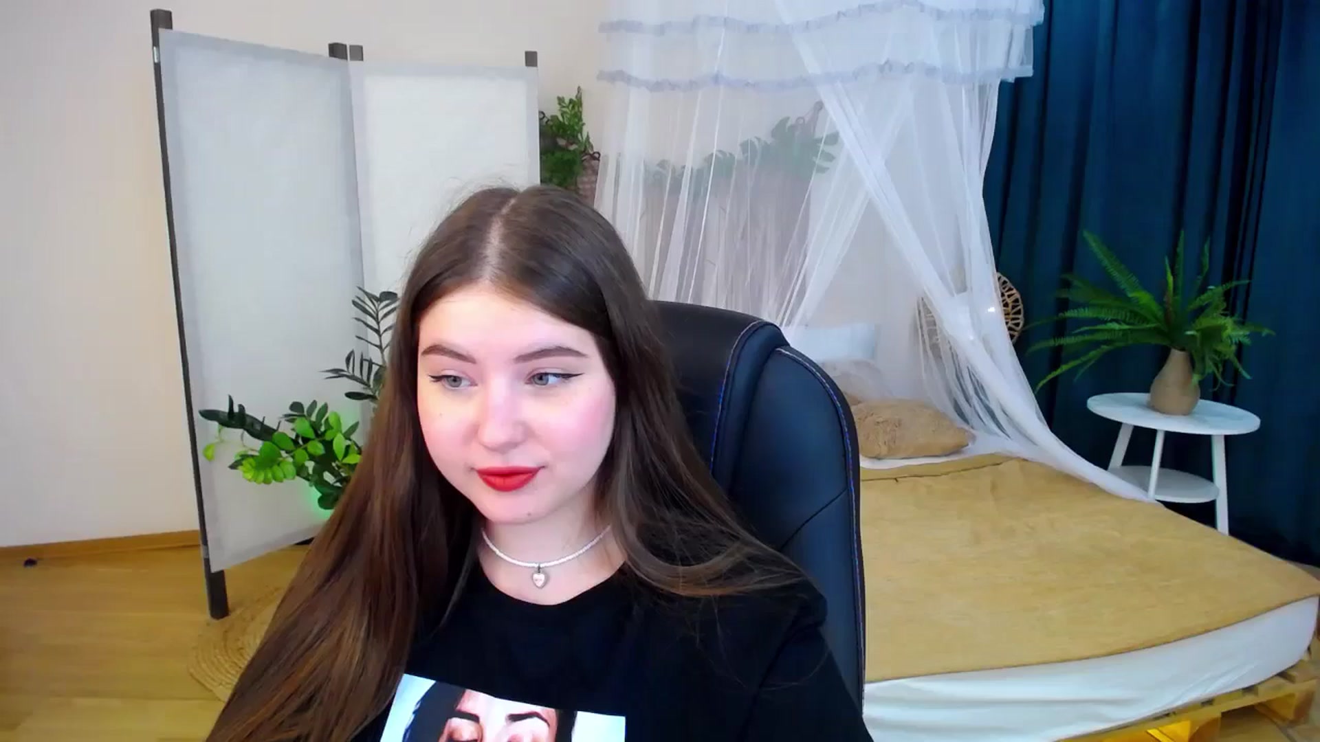 Gallery image thumbnail from AdmireMyEyes's myfreecams stream on, 09/08/2024, 19:28 image 9 of 20