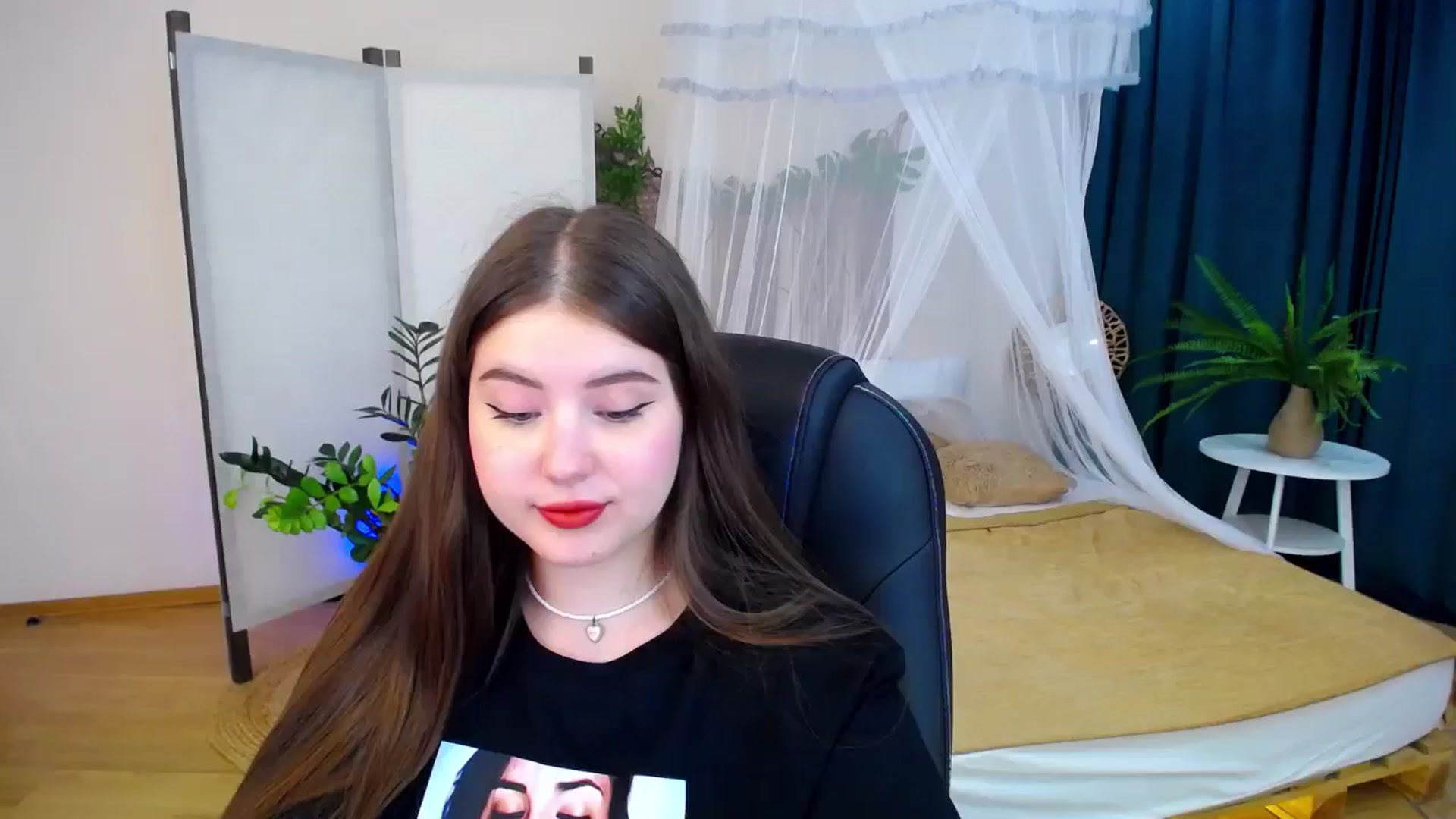 Gallery image thumbnail from AdmireMyEyes's myfreecams stream on, 09/08/2024, 19:28 image 7 of 20