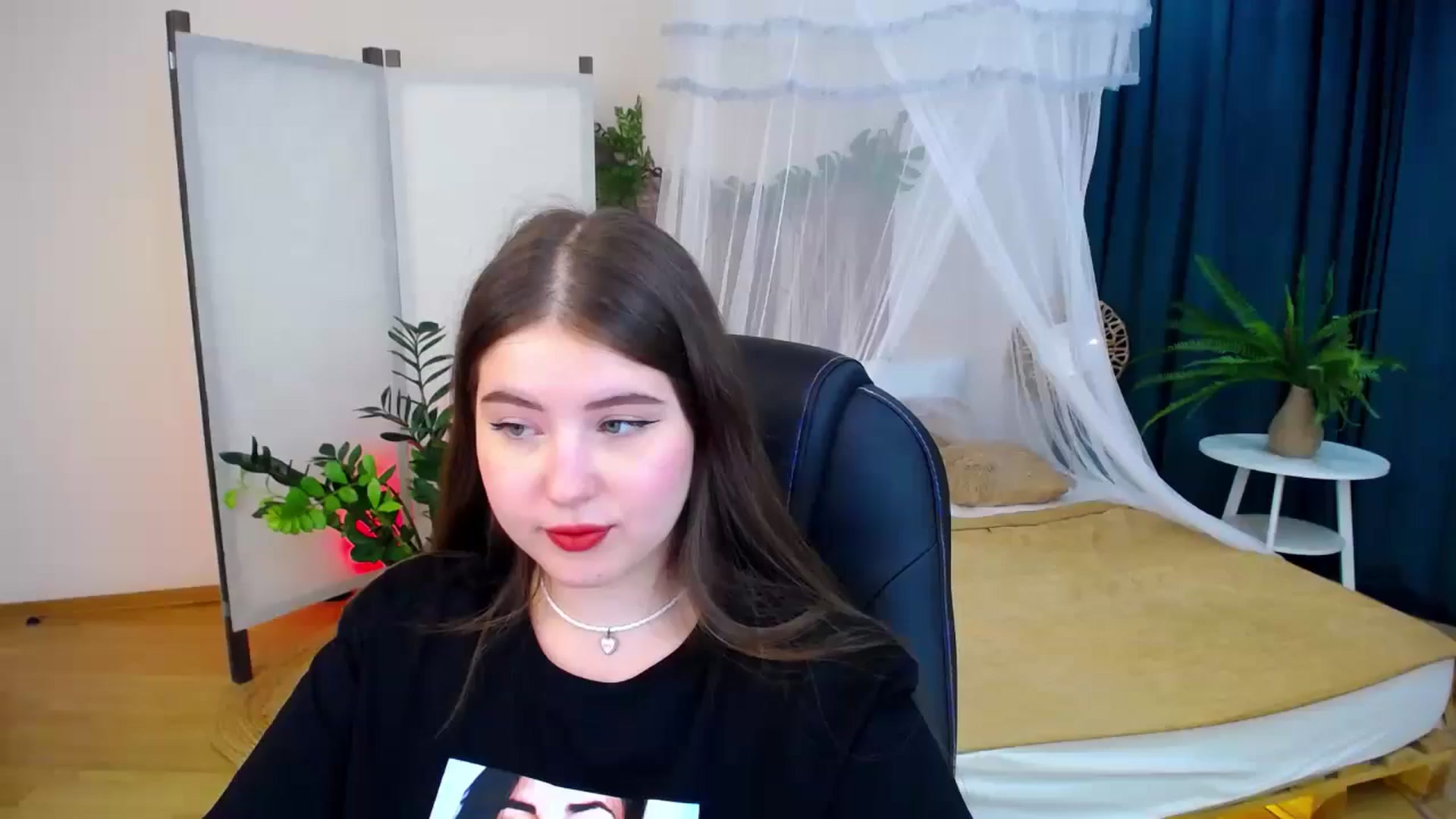 Gallery image thumbnail from AdmireMyEyes's myfreecams stream on, 09/08/2024, 19:28 image 3 of 20