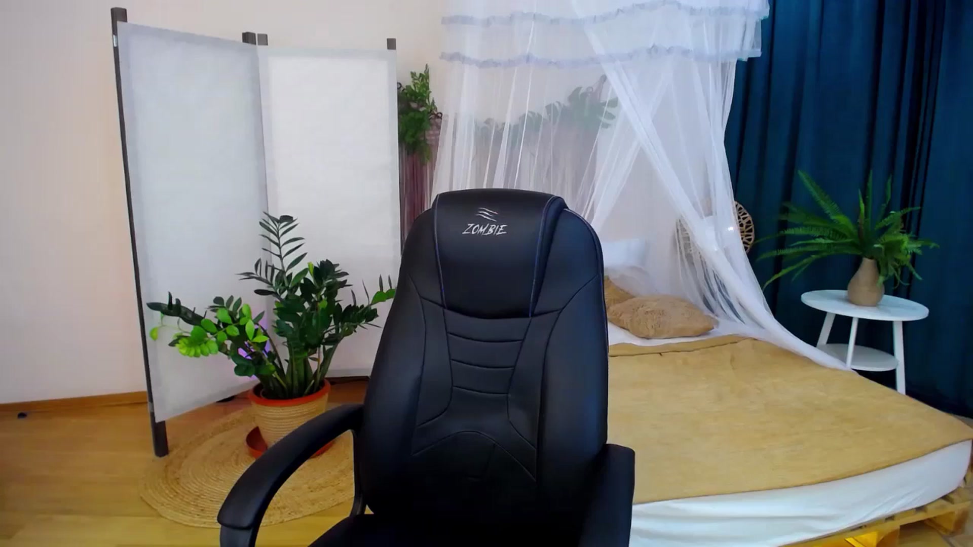 Gallery image thumbnail from AdmireMyEyes's myfreecams stream on, 09/08/2024, 19:28 image 16 of 20