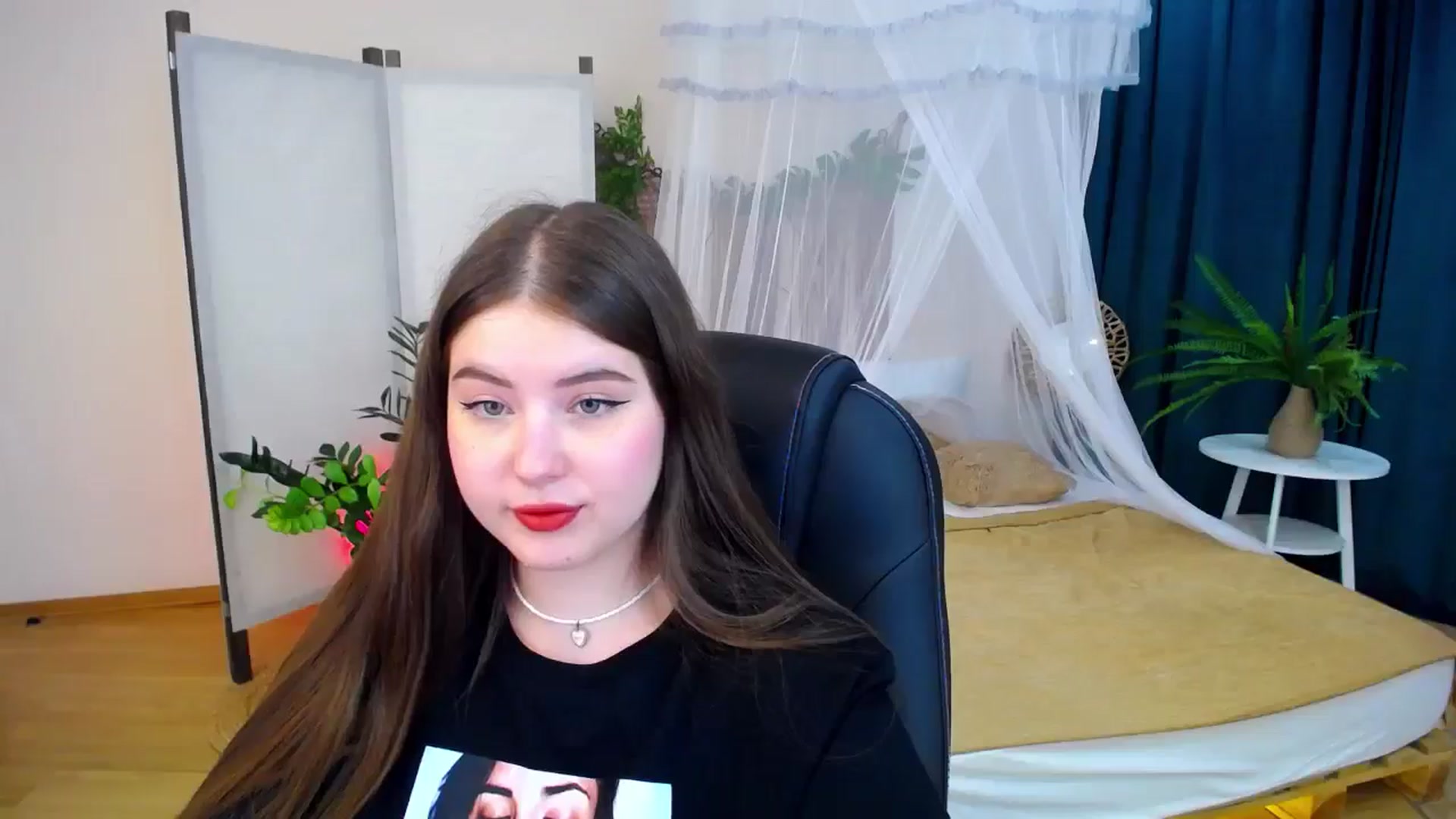 Gallery image thumbnail from AdmireMyEyes's myfreecams stream on, 09/08/2024, 19:28 image 6 of 20
