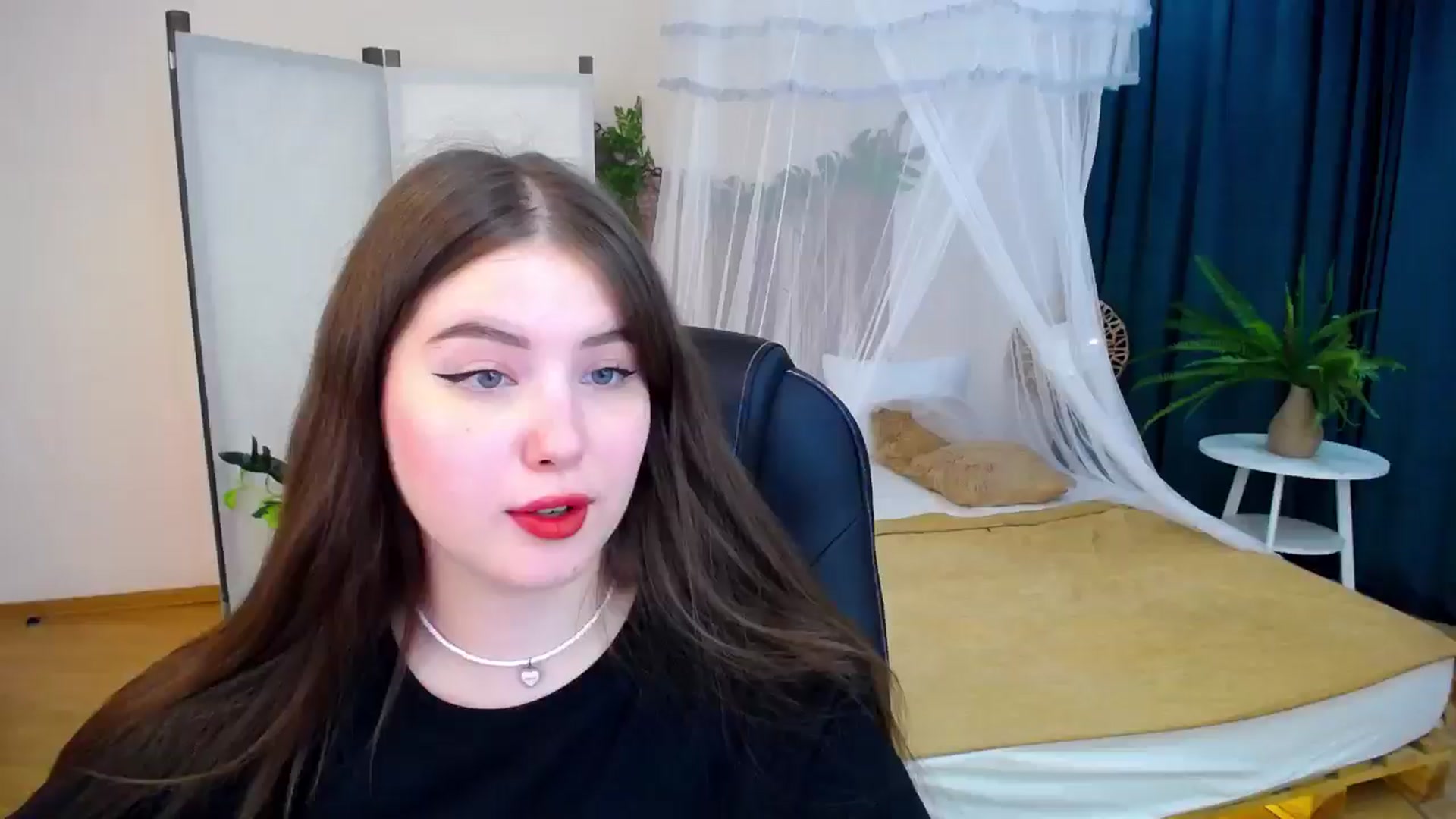 Gallery image thumbnail from AdmireMyEyes's myfreecams stream on, 09/08/2024, 19:28 image 10 of 20