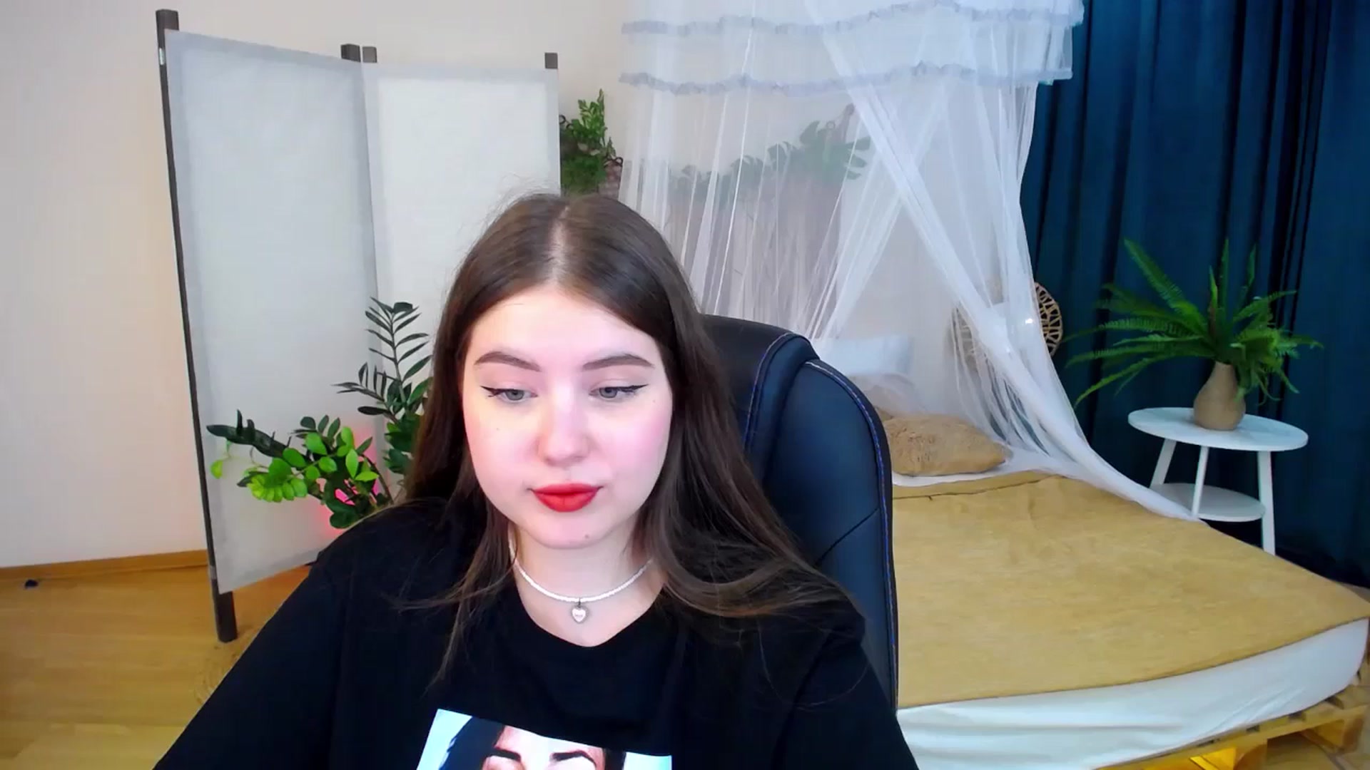 Gallery image thumbnail from AdmireMyEyes's myfreecams stream on, 09/08/2024, 19:28 image 5 of 20