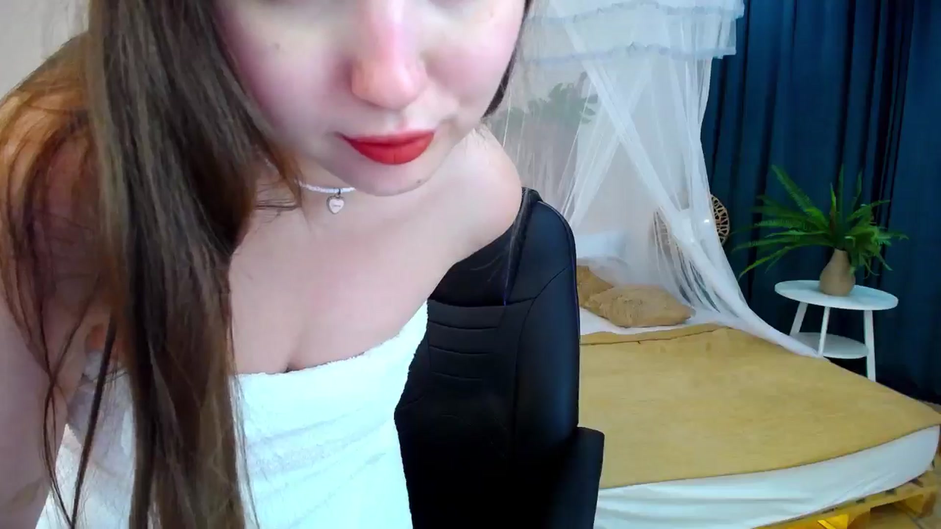 Gallery image thumbnail from AdmireMyEyes's myfreecams stream on, 09/08/2024, 19:28 image 18 of 20