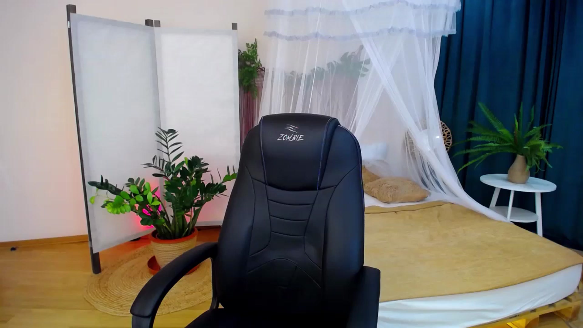Gallery image thumbnail from AdmireMyEyes's myfreecams stream on, 09/08/2024, 19:28 image 14 of 20