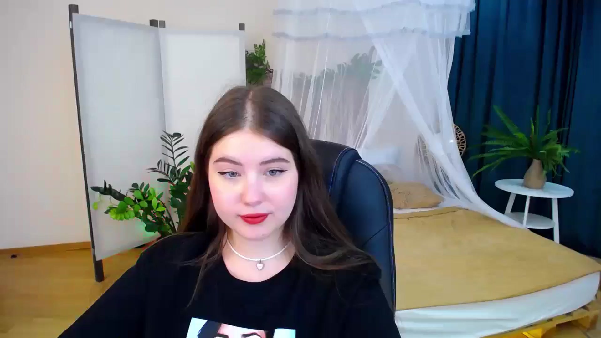 Gallery image thumbnail from AdmireMyEyes's myfreecams stream on, 09/08/2024, 19:28 image 4 of 20