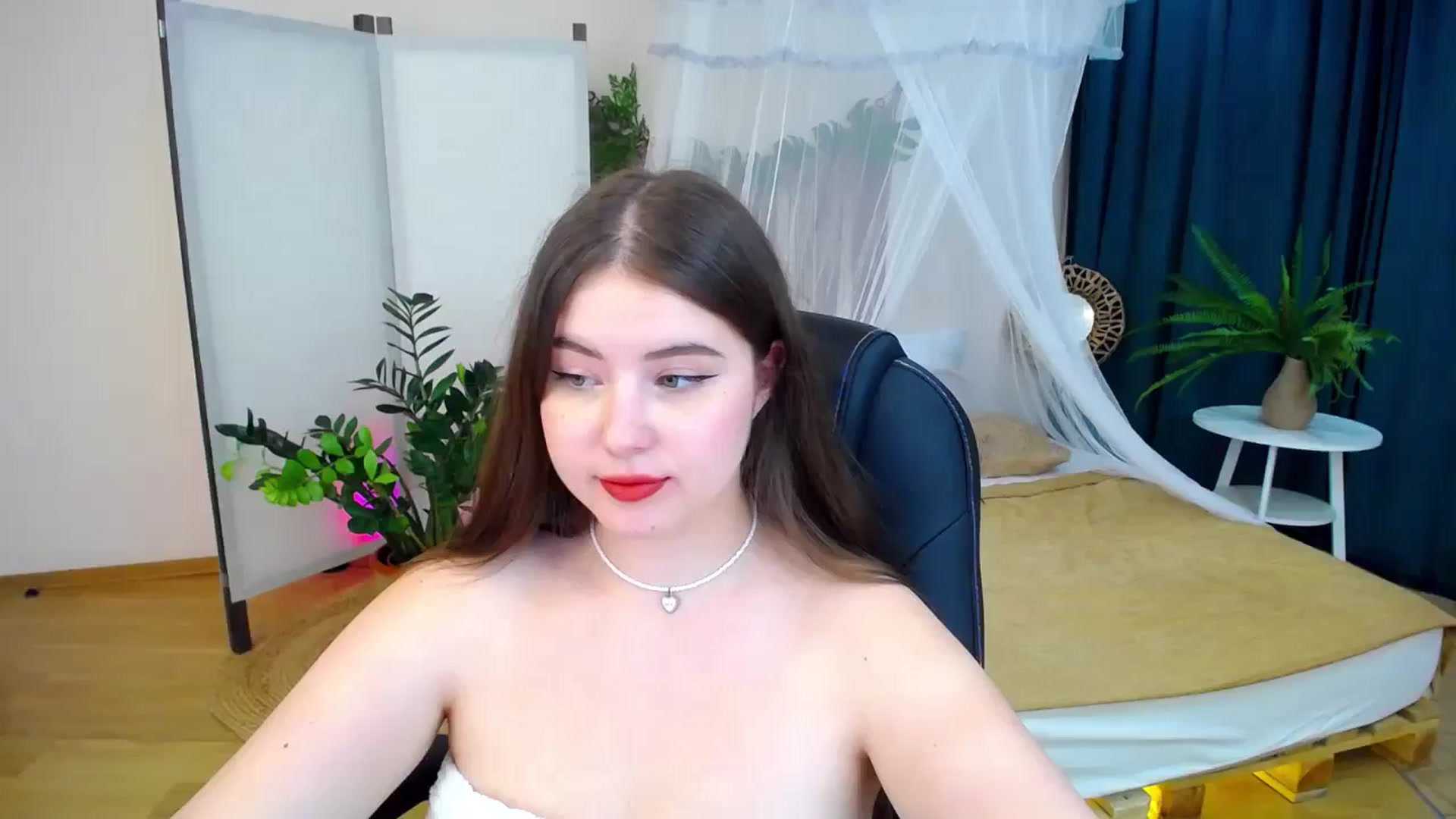 Gallery image thumbnail from AdmireMyEyes's myfreecams stream on, 09/08/2024, 20:41 image 1 of 20