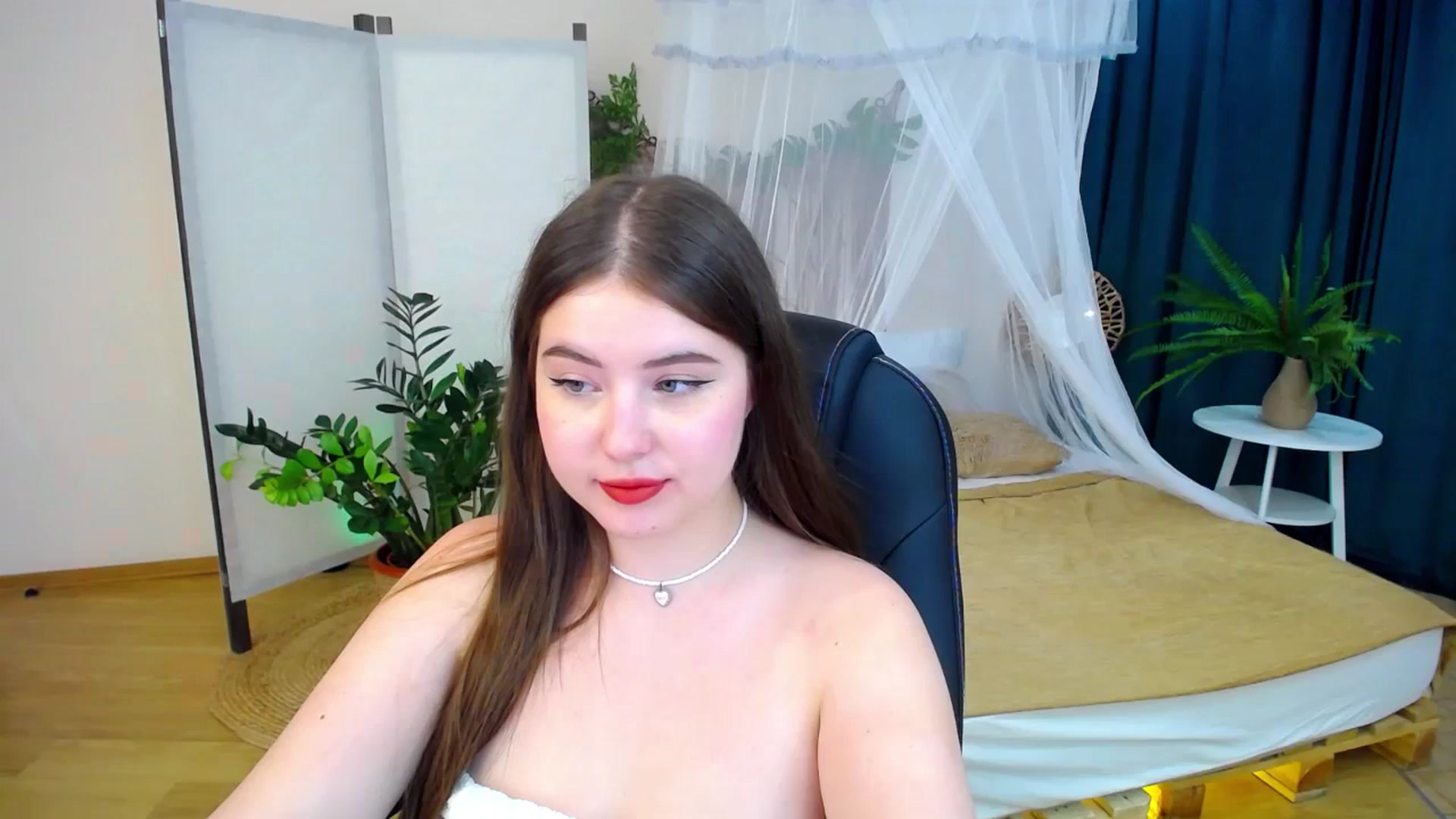 Gallery image thumbnail from AdmireMyEyes's myfreecams stream on, 09/08/2024, 20:41 image 3 of 20