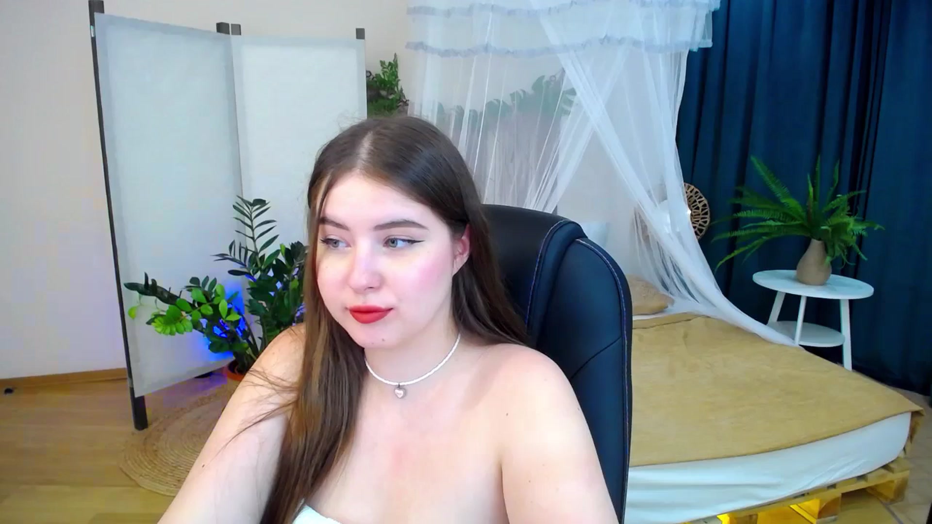 Gallery image thumbnail from AdmireMyEyes's myfreecams stream on, 09/08/2024, 21:07 image 4 of 20