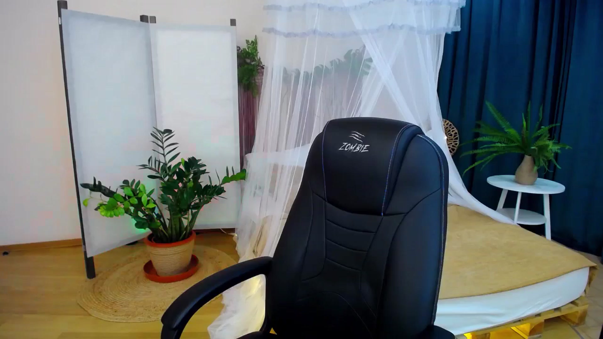 Gallery image thumbnail from AdmireMyEyes's myfreecams stream on, 09/08/2024, 21:07 image 8 of 20