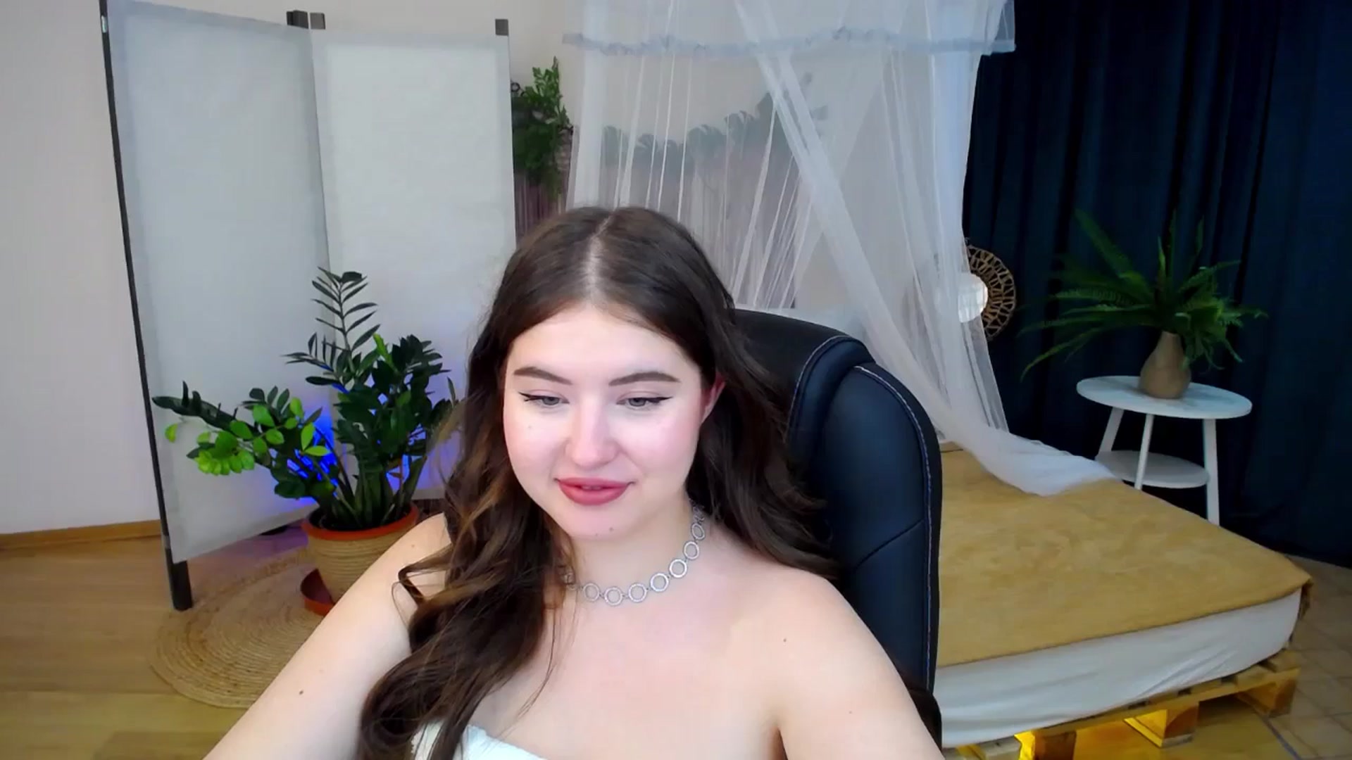 Gallery image thumbnail from AdmireMyEyes's myfreecams stream on, 09/13/2024, 07:36 image 9 of 20