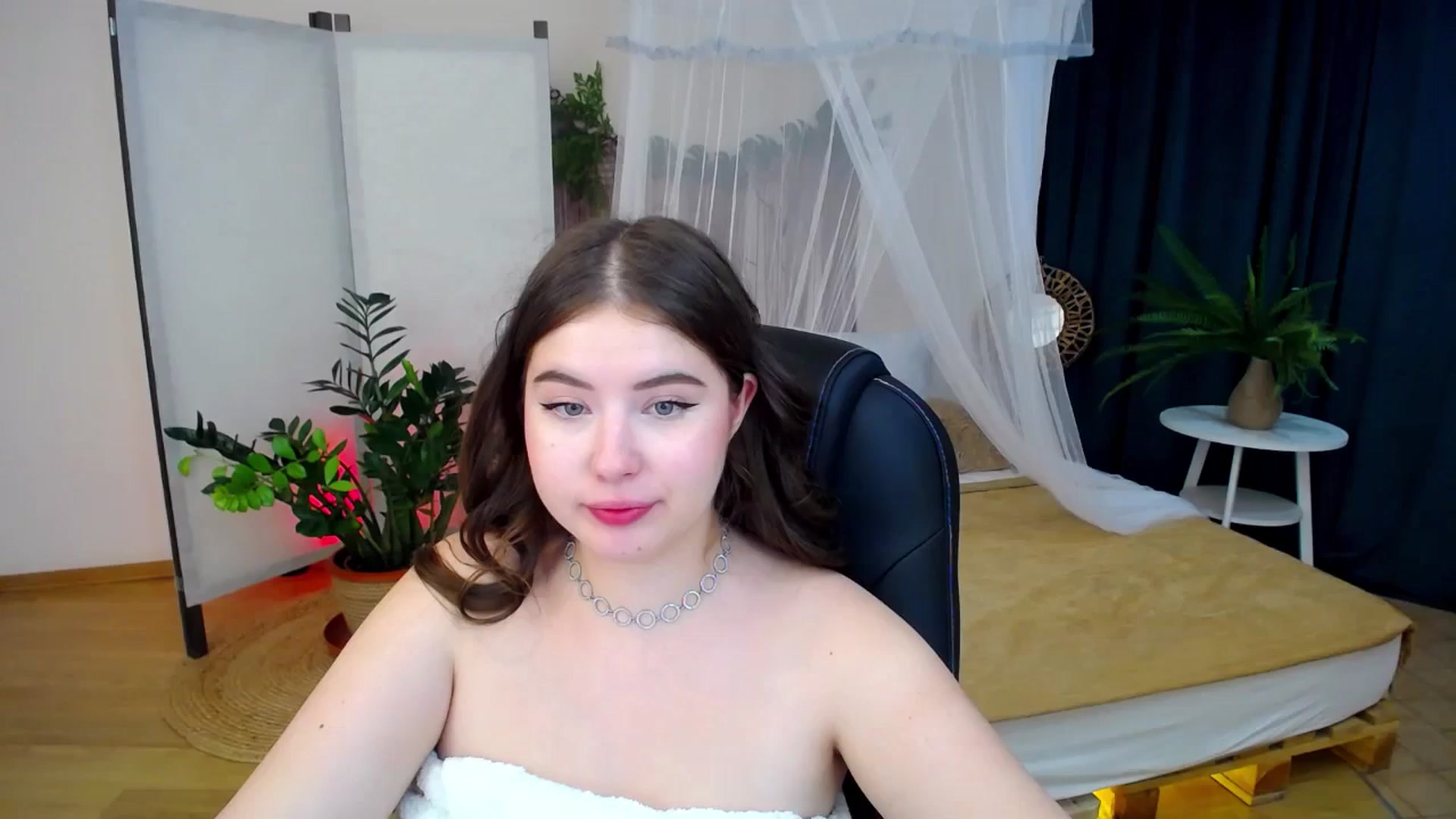 Gallery image thumbnail from AdmireMyEyes's myfreecams stream on, 09/13/2024, 07:36 image 1 of 20