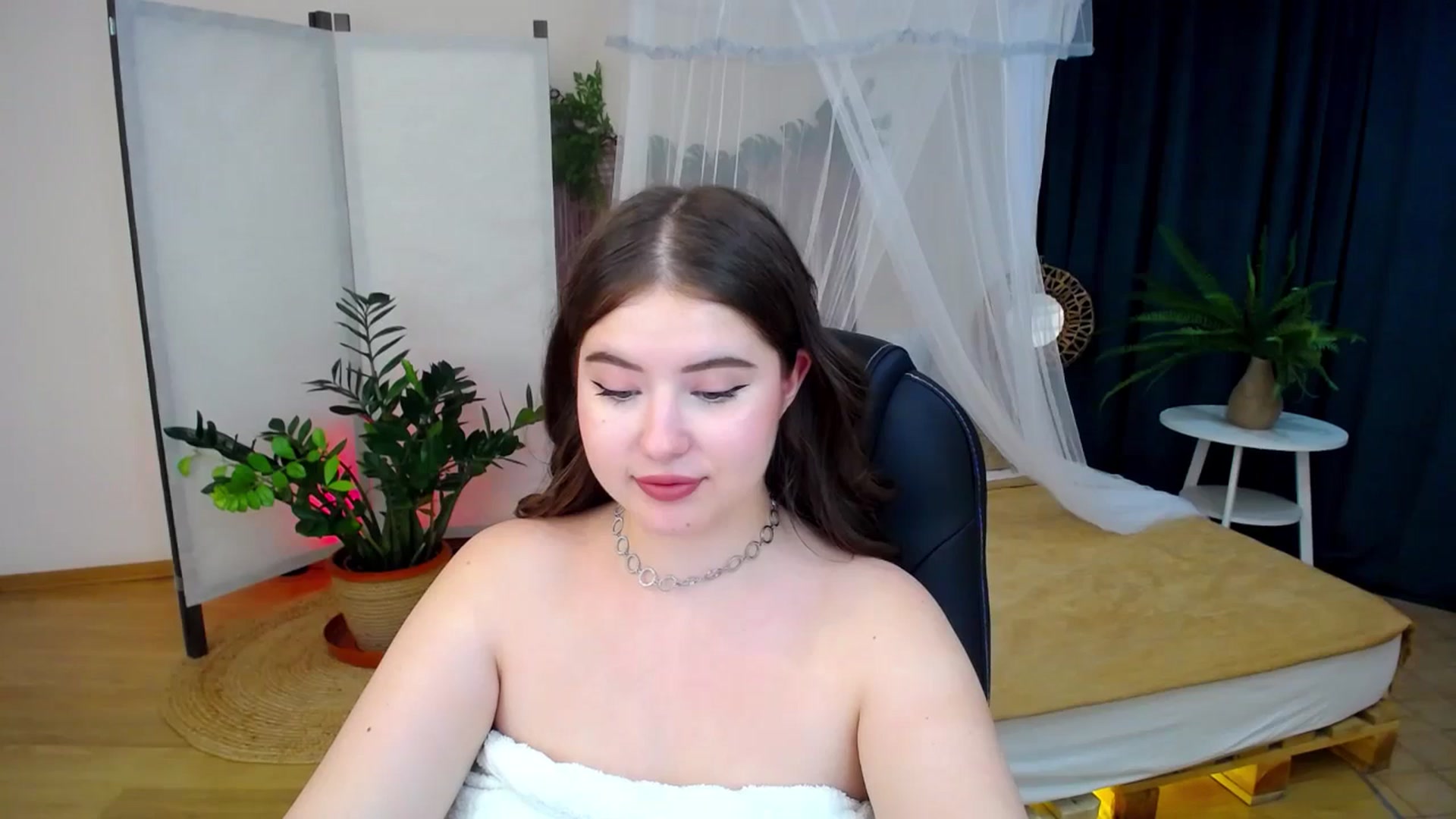 Gallery image thumbnail from AdmireMyEyes's myfreecams stream on, 09/13/2024, 07:36 image 19 of 20