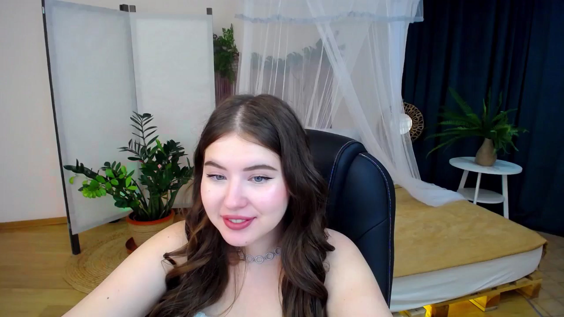 Gallery image thumbnail from AdmireMyEyes's myfreecams stream on, 09/13/2024, 07:36 image 8 of 20