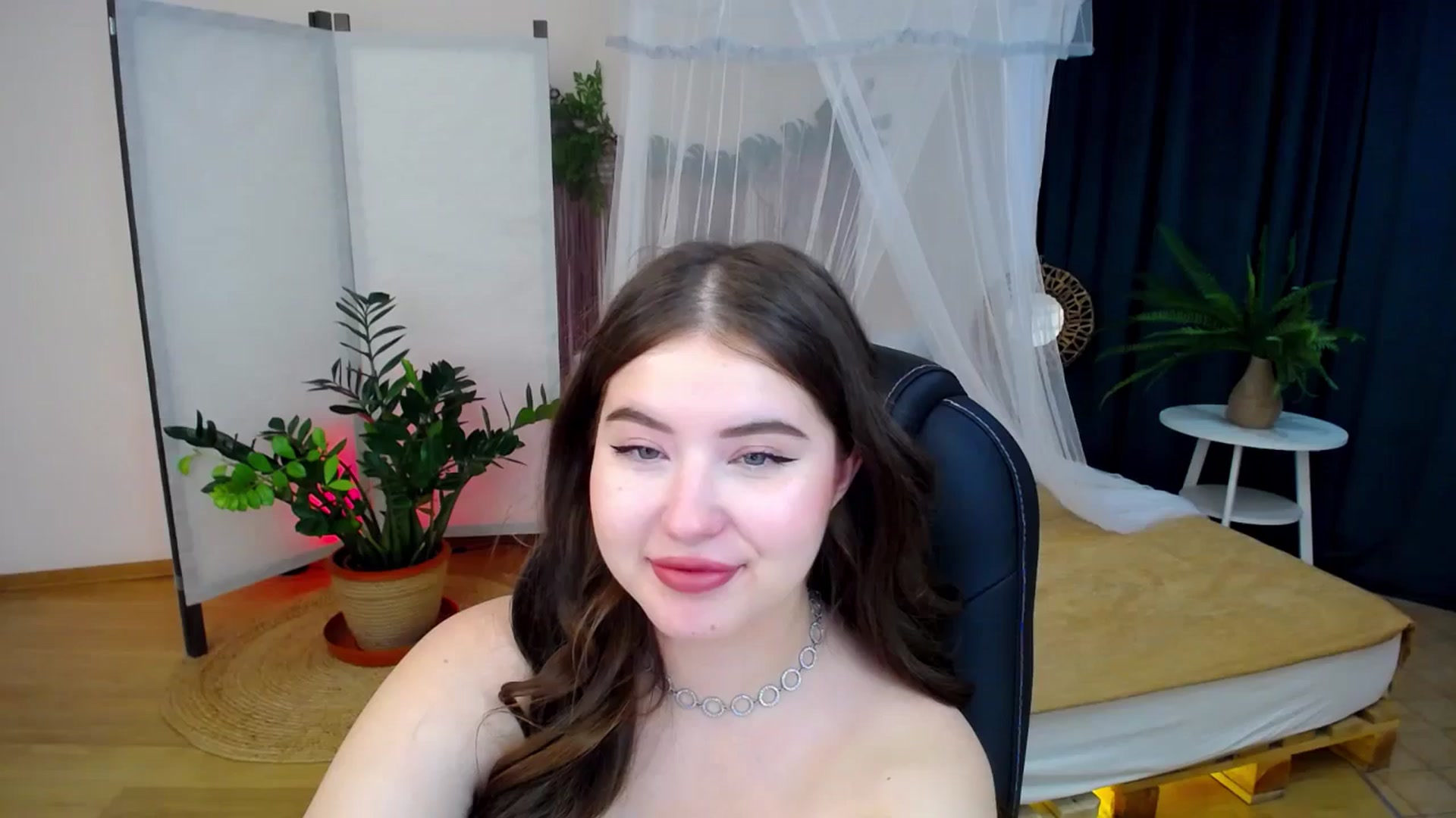 Gallery image thumbnail from AdmireMyEyes's myfreecams stream on, 09/13/2024, 07:36 image 11 of 20