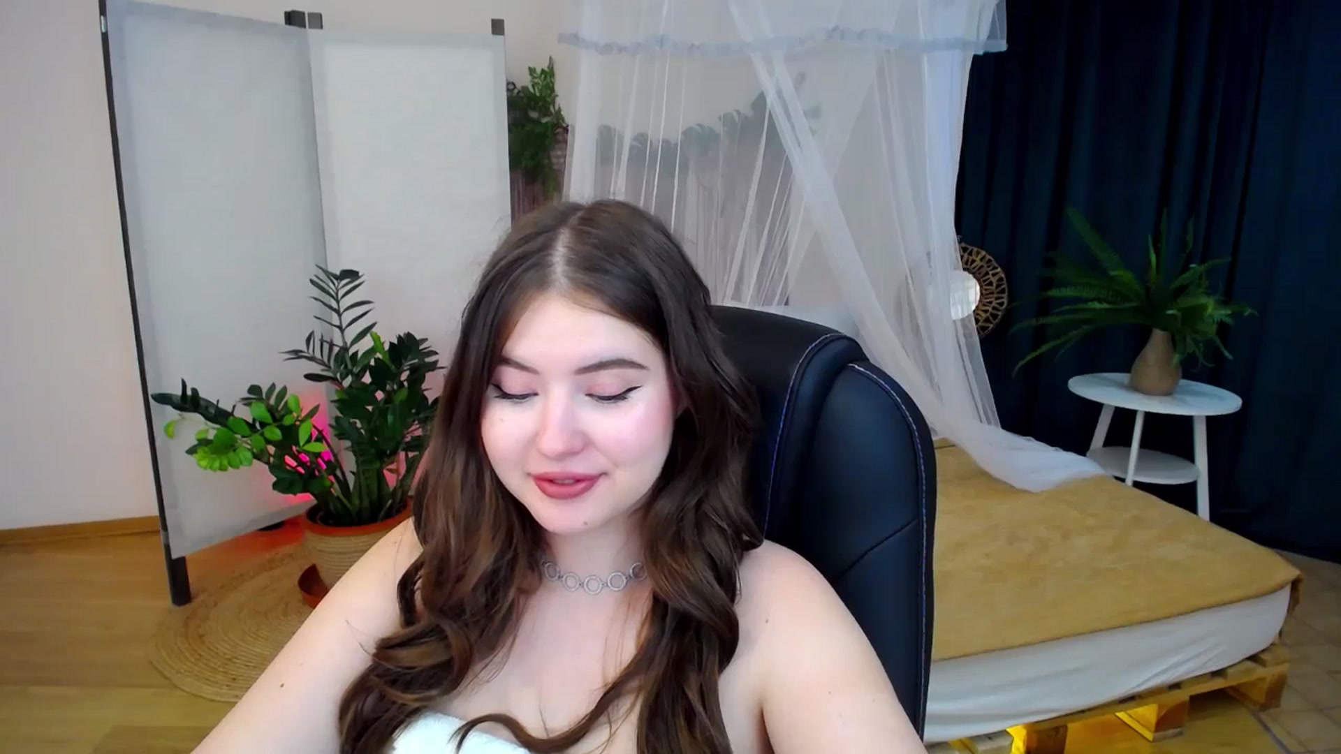 Gallery image thumbnail from AdmireMyEyes's myfreecams stream on, 09/13/2024, 07:36 image 6 of 20