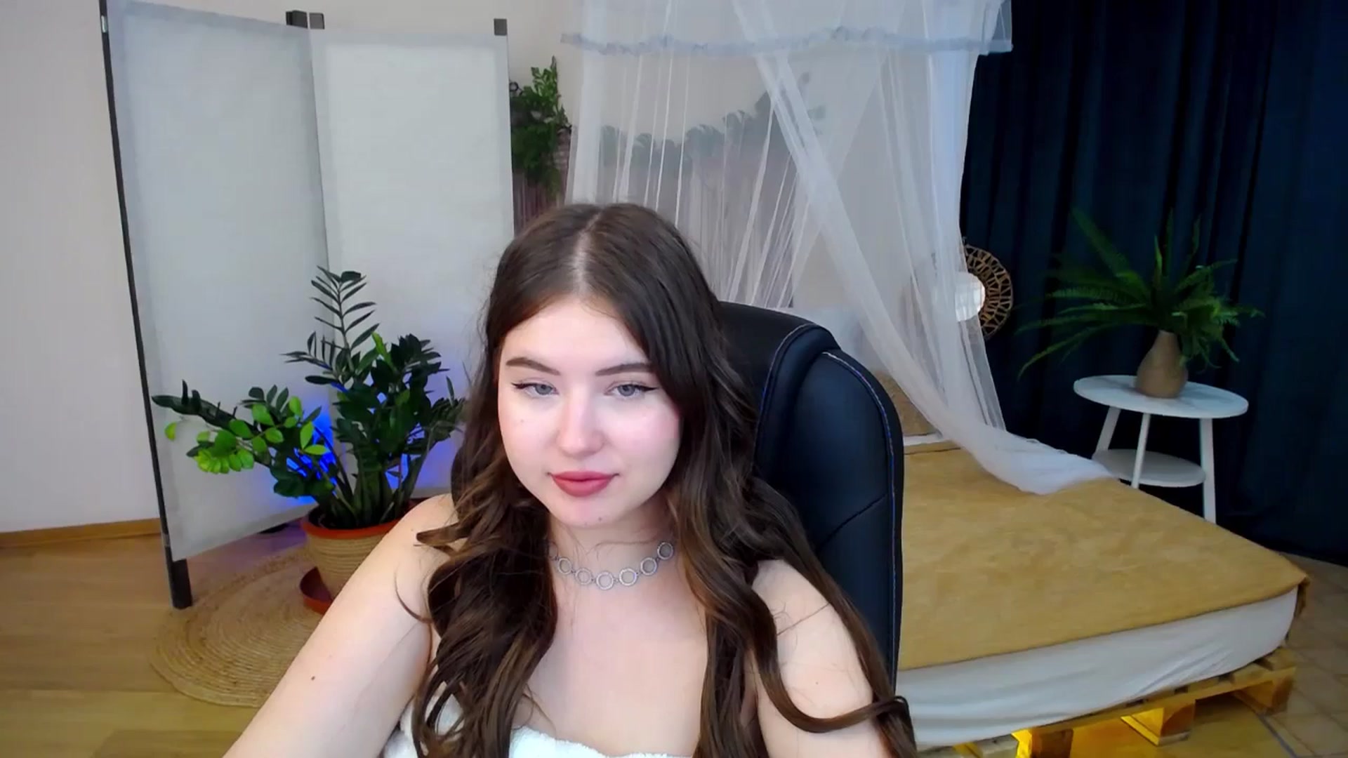 Gallery image thumbnail from AdmireMyEyes's myfreecams stream on, 09/13/2024, 07:36 image 4 of 20