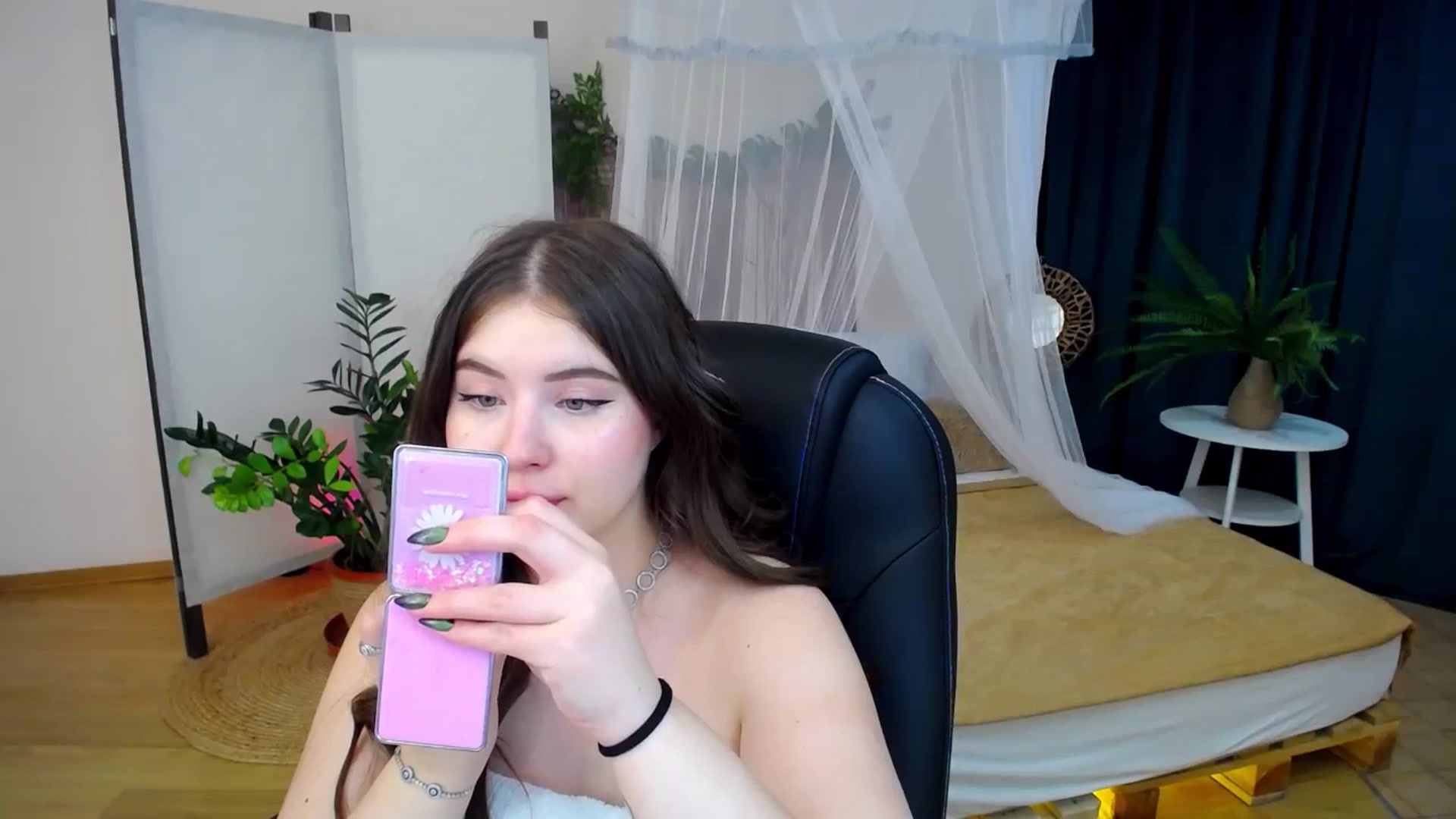 Gallery image thumbnail from AdmireMyEyes's myfreecams stream on, 09/13/2024, 07:36 image 2 of 20