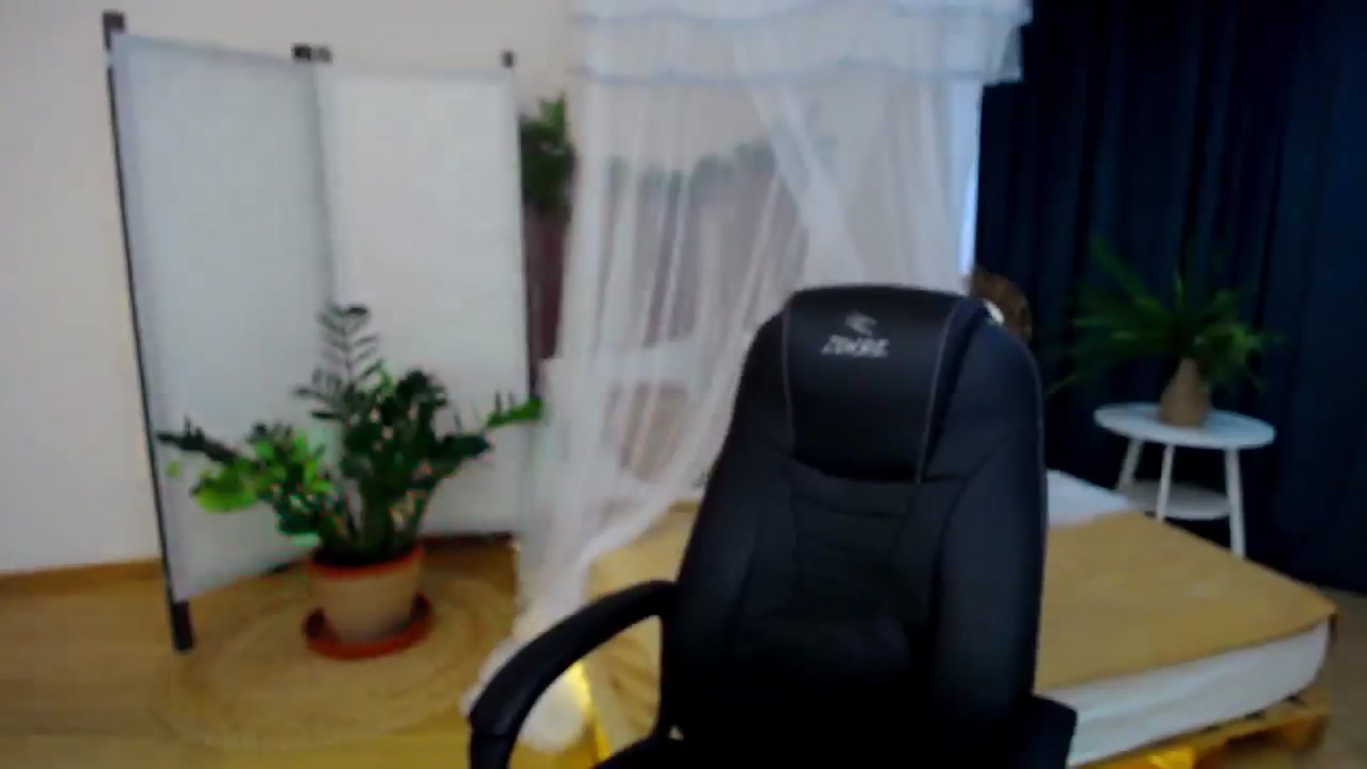 Gallery image thumbnail from AdmireMyEyes's myfreecams stream on, 09/13/2024, 08:41 image 17 of 20
