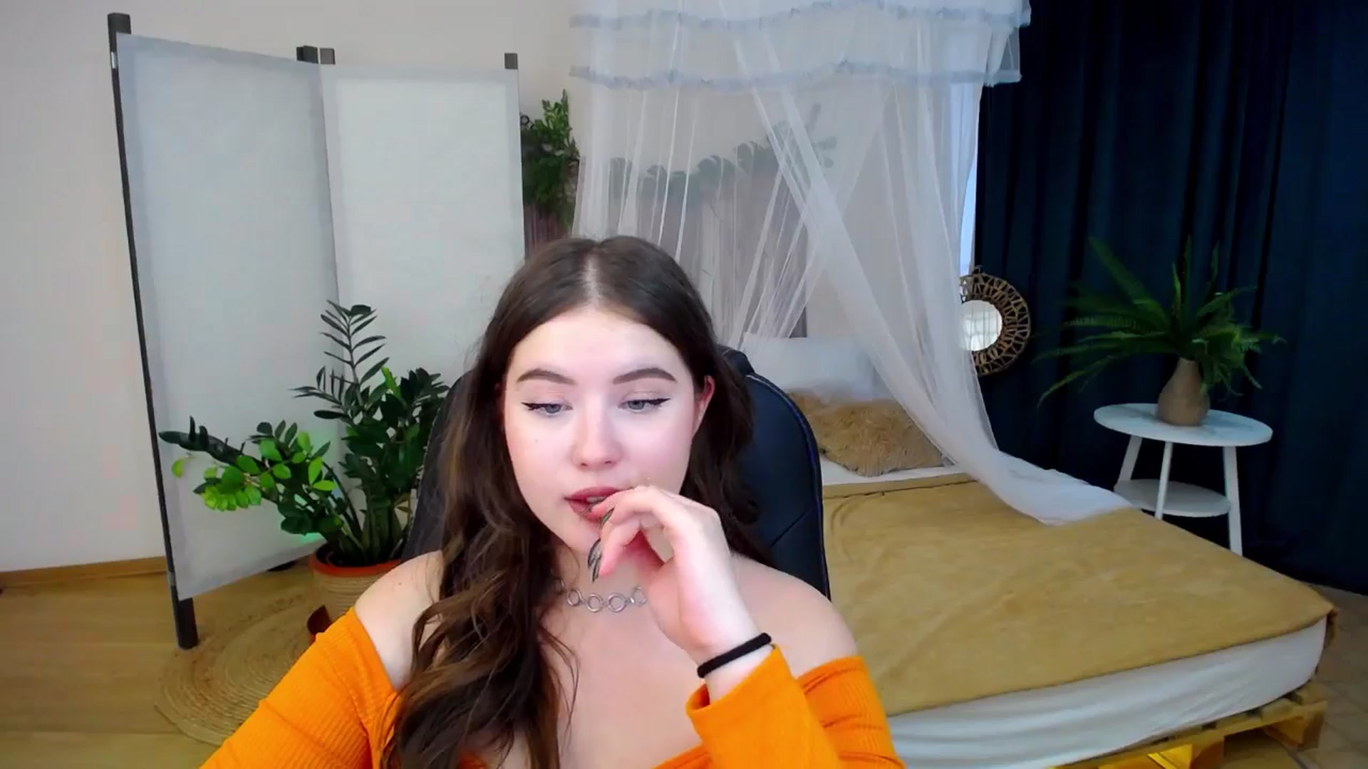 Gallery image thumbnail from AdmireMyEyes's myfreecams stream on, 09/13/2024, 08:41 image 8 of 20