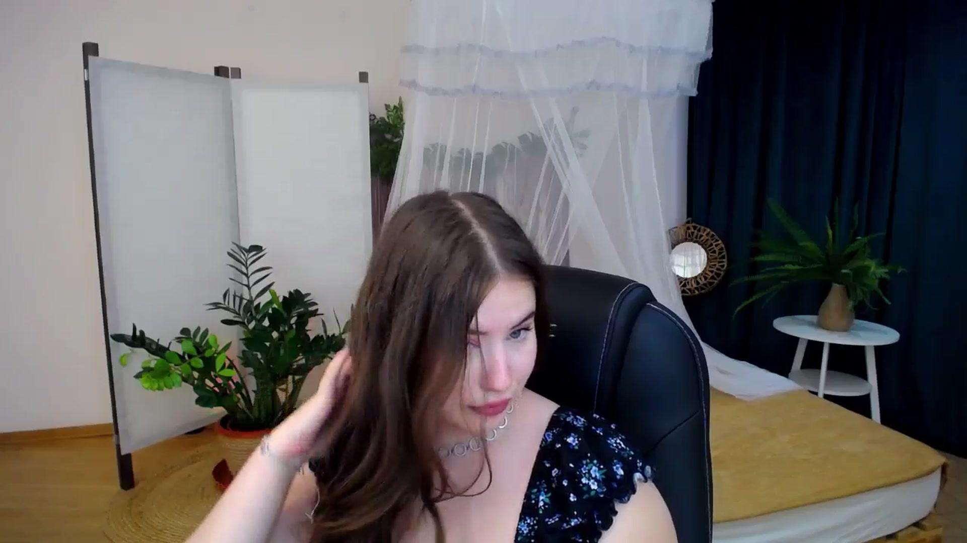 Gallery image thumbnail from AdmireMyEyes's myfreecams stream on, 09/13/2024, 09:46 image 4 of 20