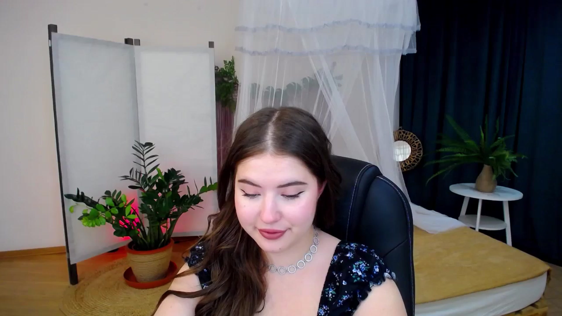 Gallery image thumbnail from AdmireMyEyes's myfreecams stream on, 09/13/2024, 09:46 image 5 of 20