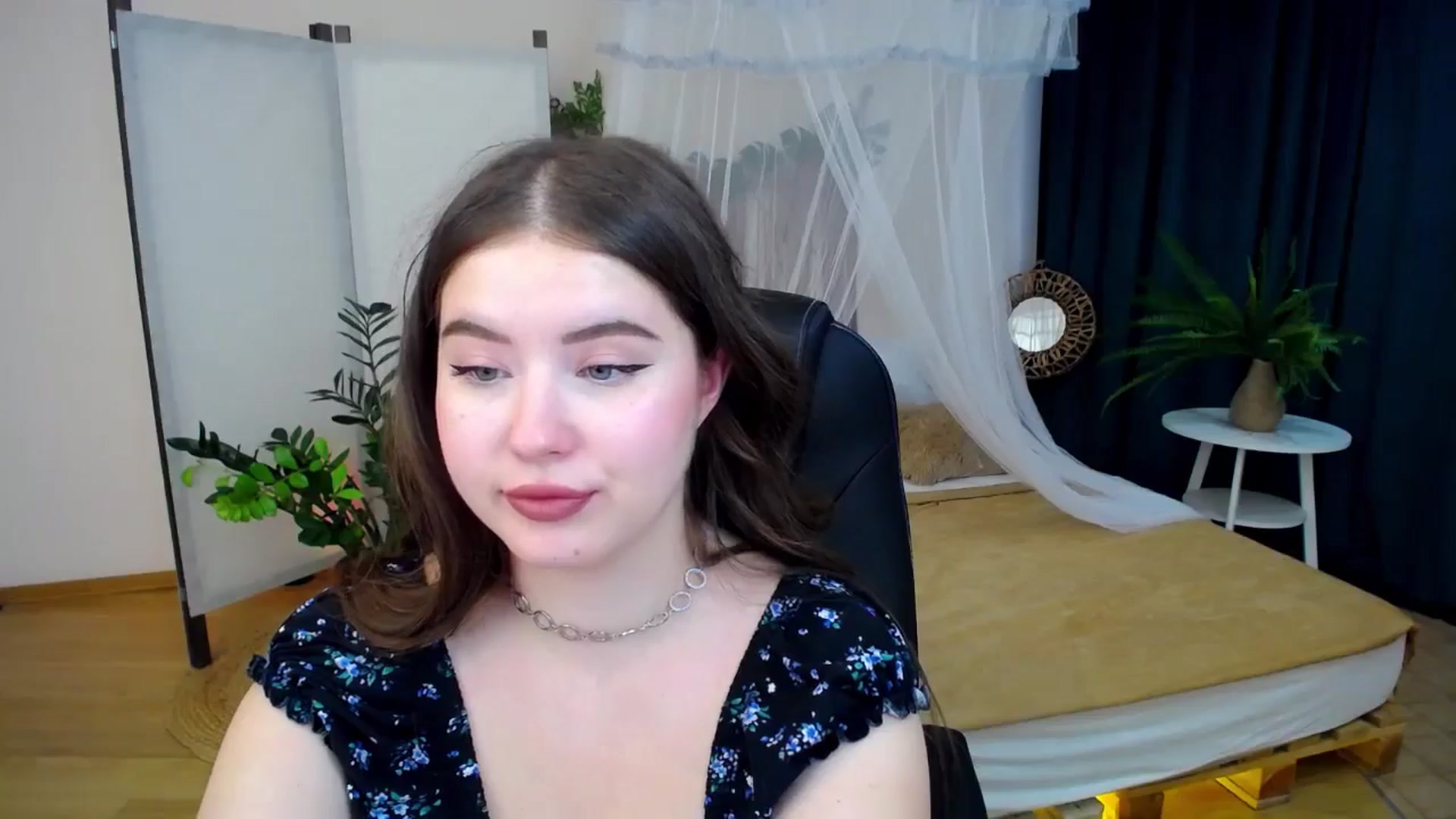 Gallery image thumbnail from AdmireMyEyes's myfreecams stream on, 09/13/2024, 09:46 image 15 of 20