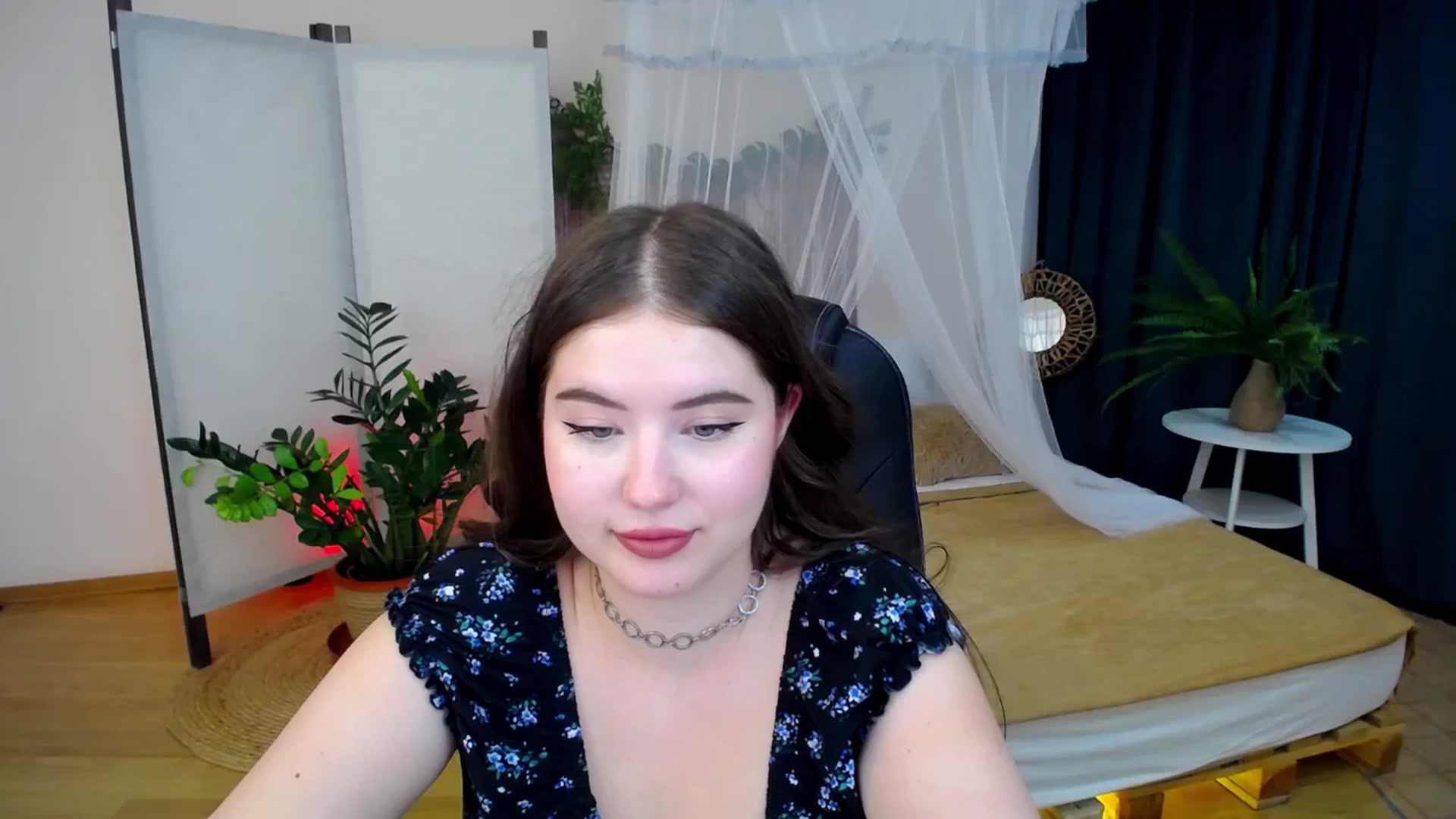Gallery image thumbnail from AdmireMyEyes's myfreecams stream on, 09/13/2024, 09:46 image 13 of 20
