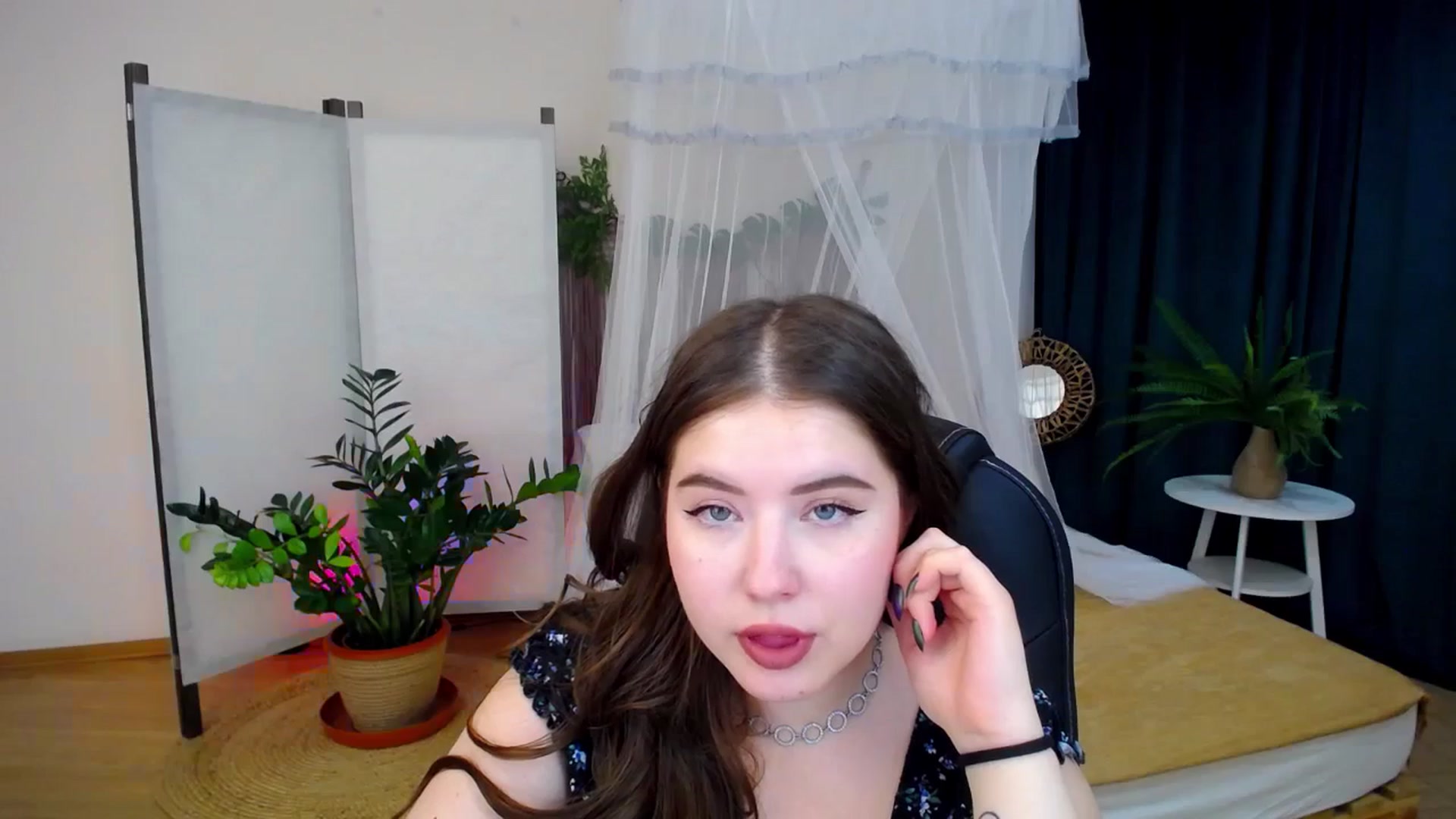 Gallery image thumbnail from AdmireMyEyes's myfreecams stream on, 09/13/2024, 09:46 image 6 of 20