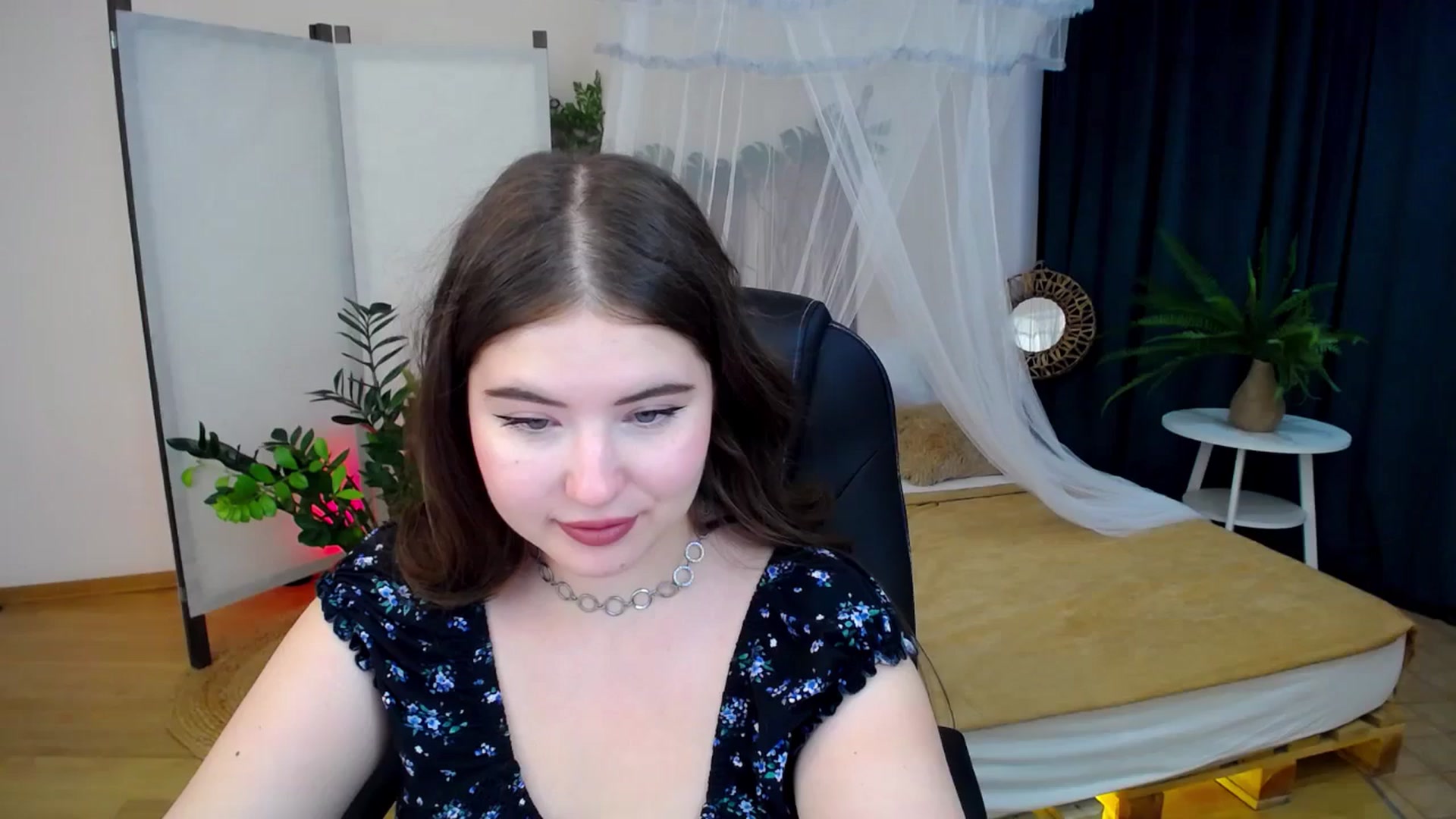 Gallery image thumbnail from AdmireMyEyes's myfreecams stream on, 09/13/2024, 09:46 image 16 of 20