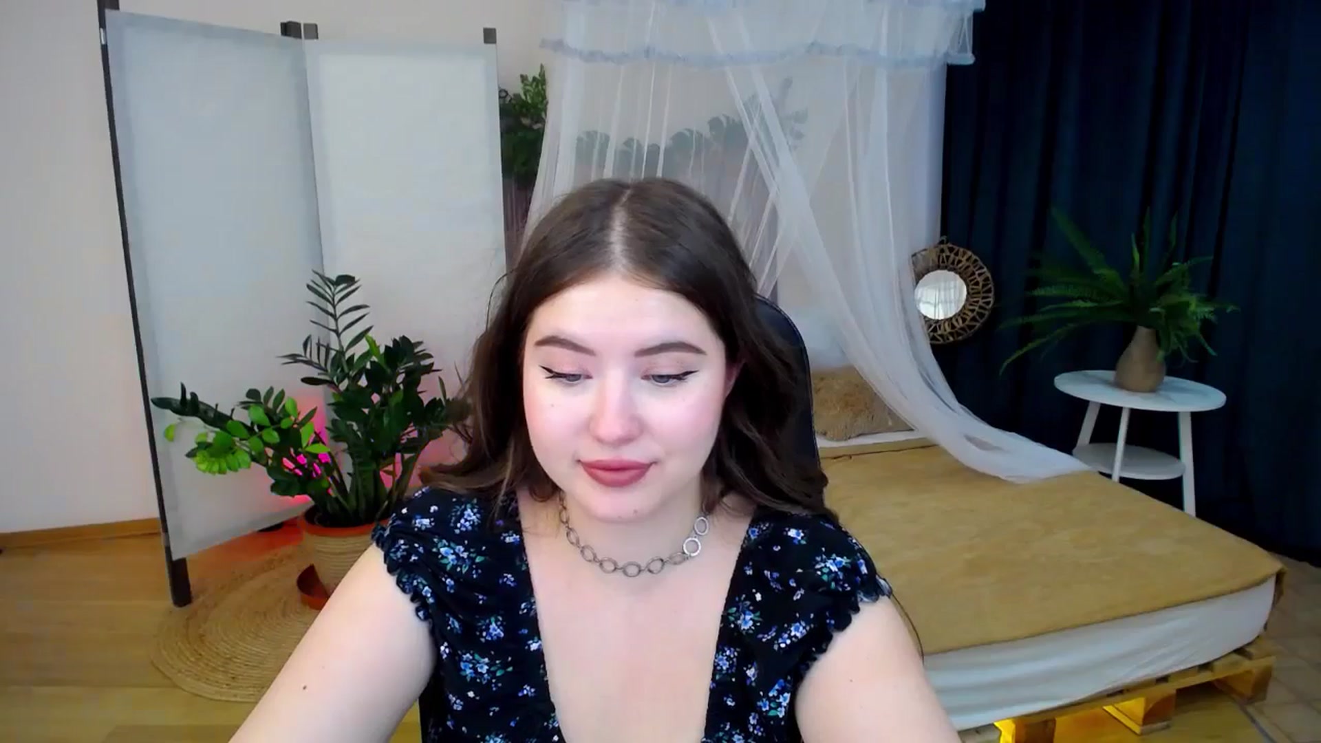 Gallery image thumbnail from AdmireMyEyes's myfreecams stream on, 09/13/2024, 09:46 image 18 of 20