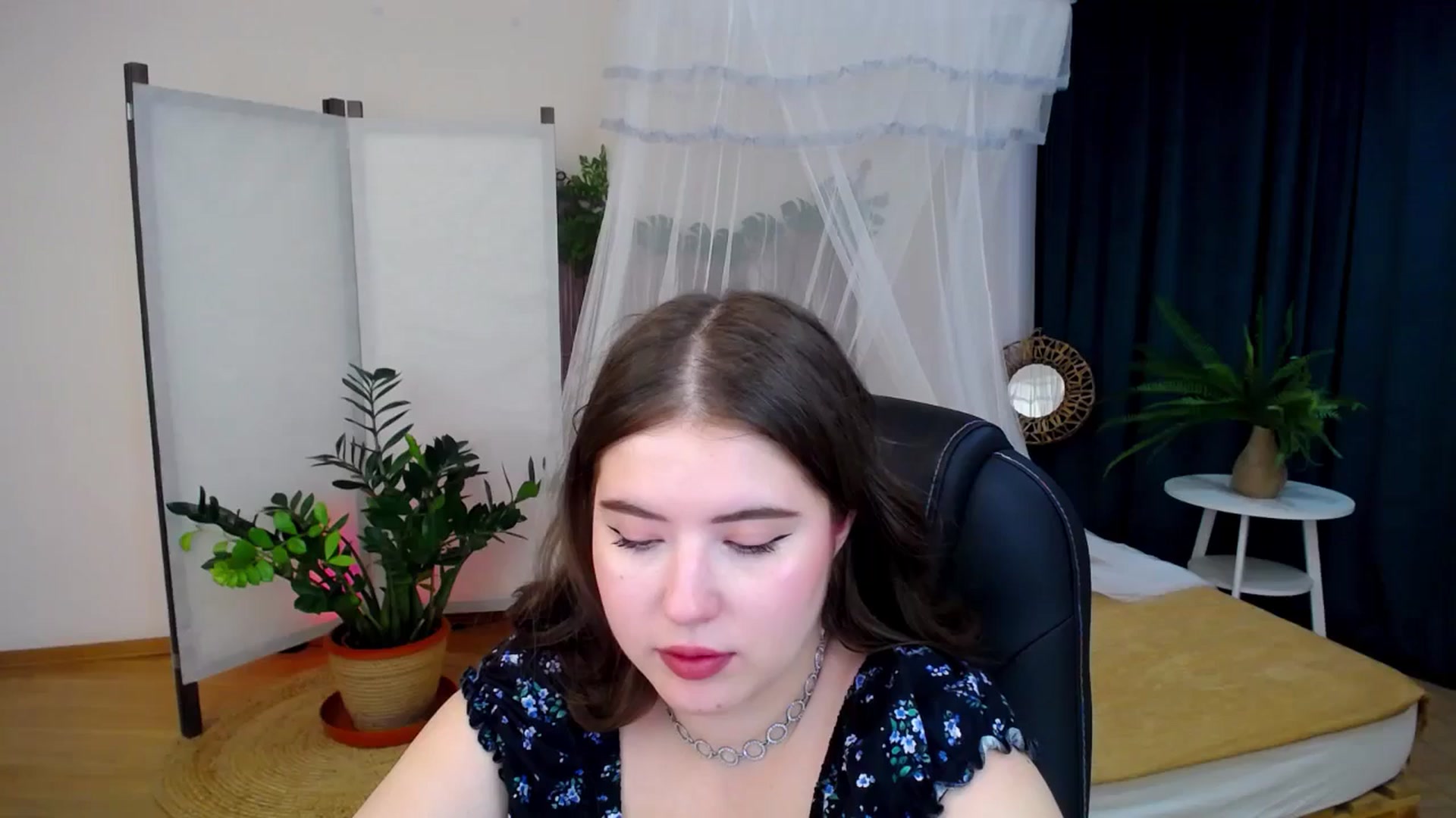 Gallery image thumbnail from AdmireMyEyes's myfreecams stream on, 09/13/2024, 09:46 image 1 of 20