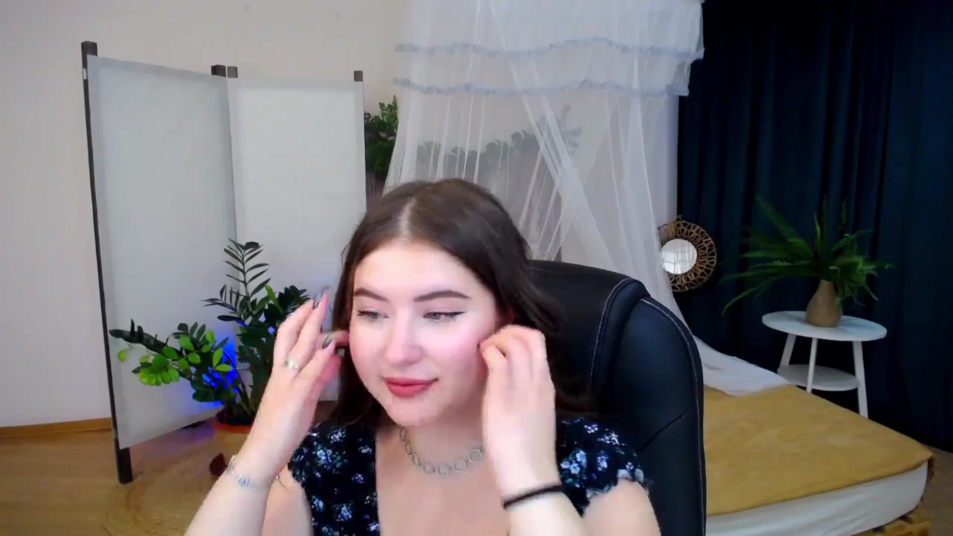 Gallery image thumbnail from AdmireMyEyes's myfreecams stream on, 09/13/2024, 09:46 image 3 of 20