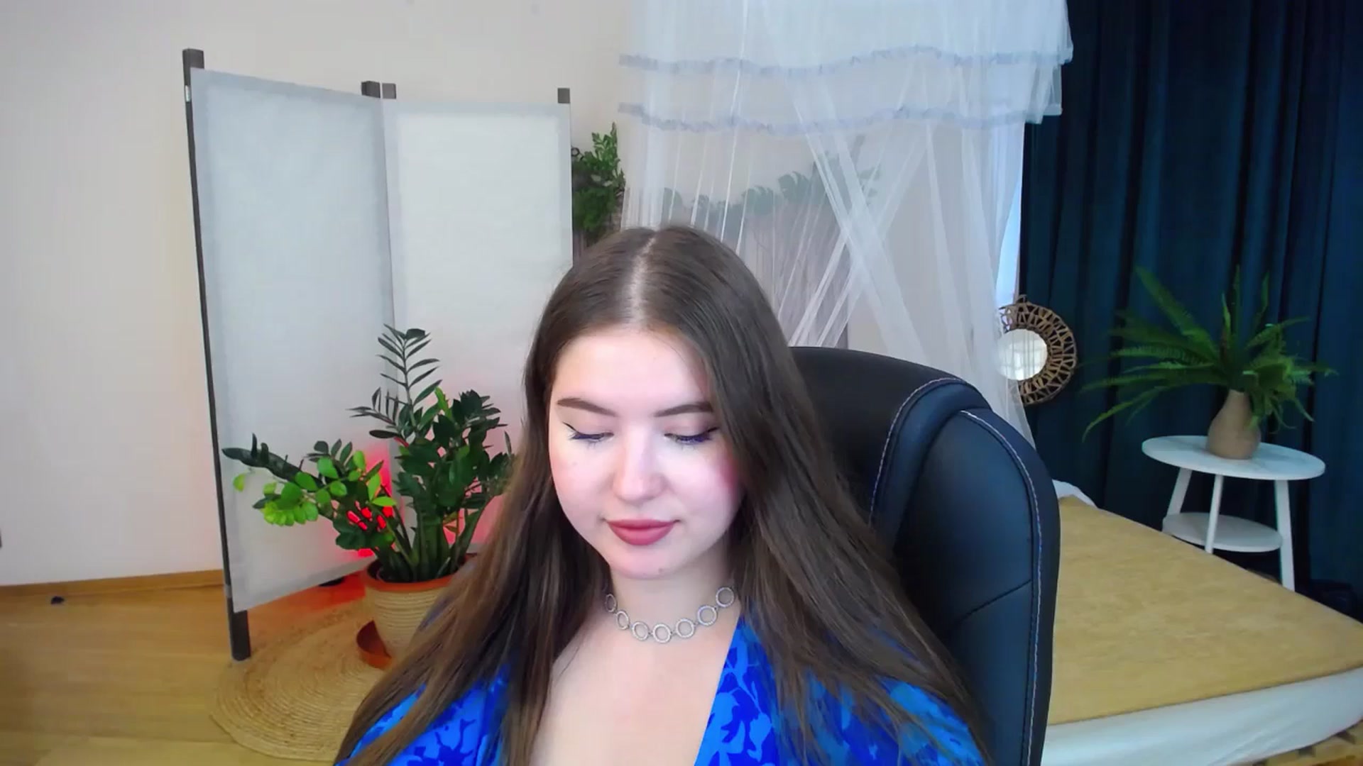 Gallery image thumbnail from AdmireMyEyes's myfreecams stream on, 09/15/2024, 07:47 image 16 of 20