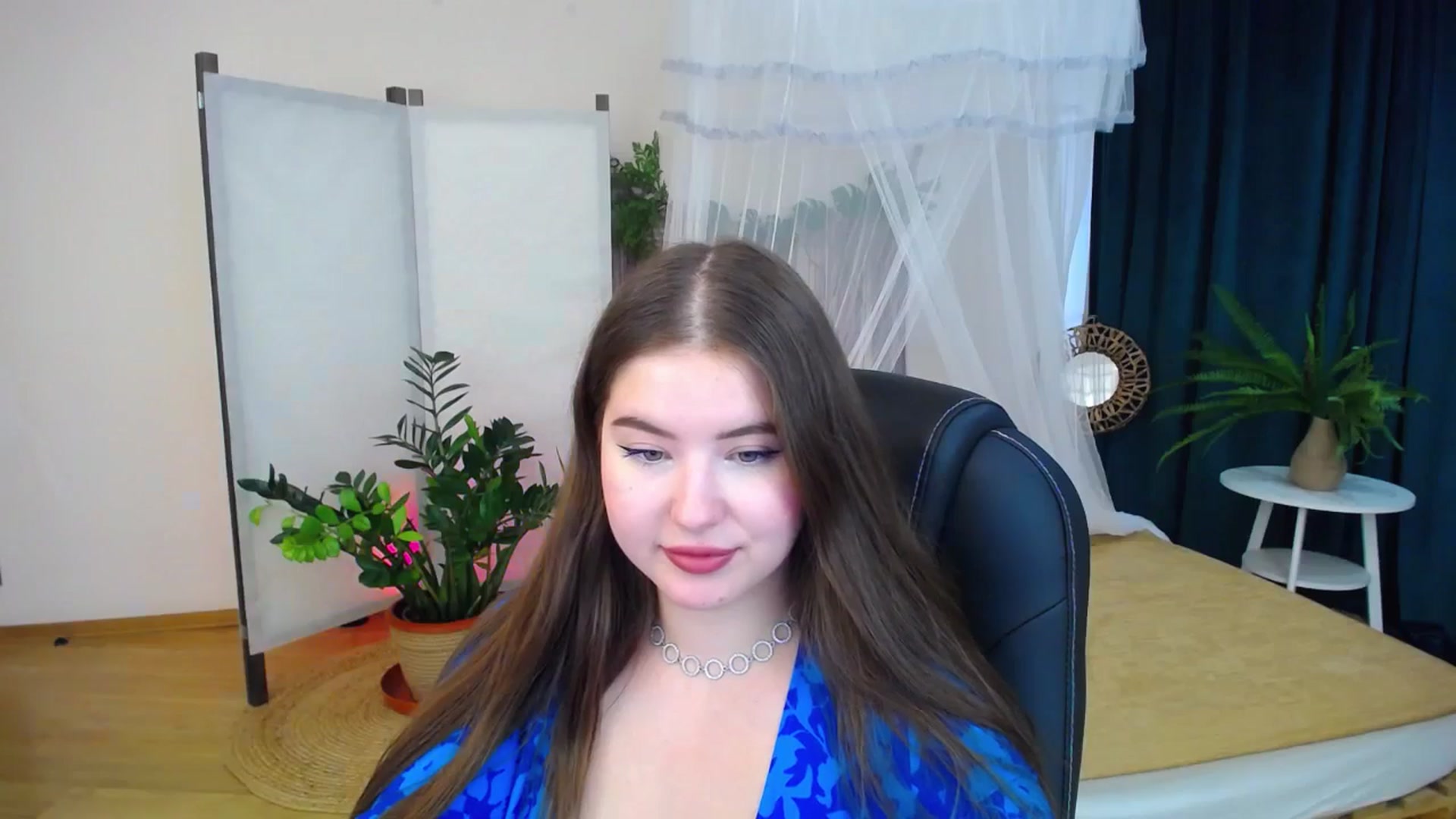 Gallery image thumbnail from AdmireMyEyes's myfreecams stream on, 09/15/2024, 07:47 image 17 of 20
